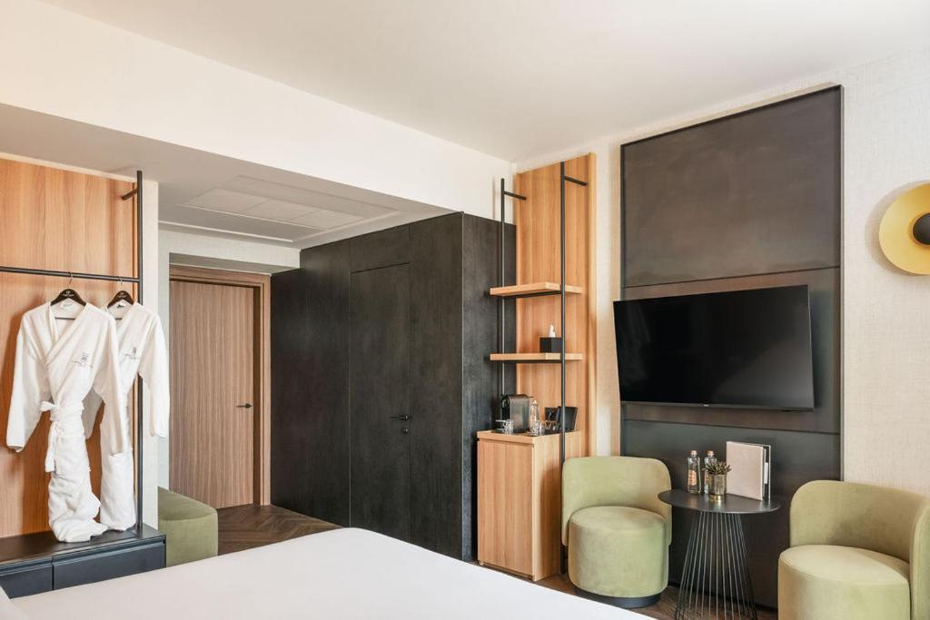 Deluxe Double or Twin Room City View