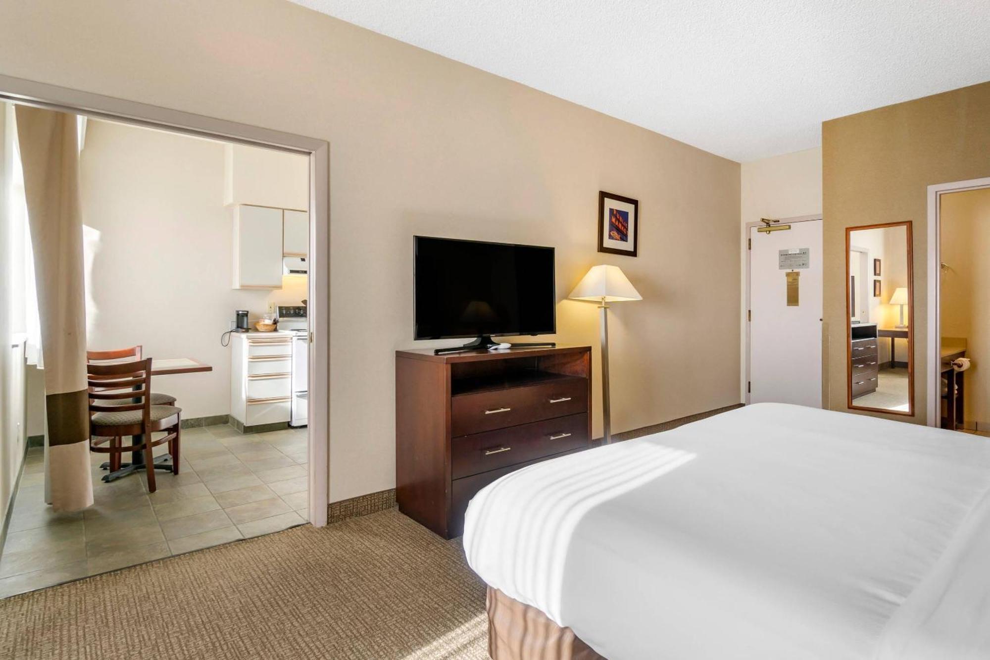 King Suite Non-Smoking