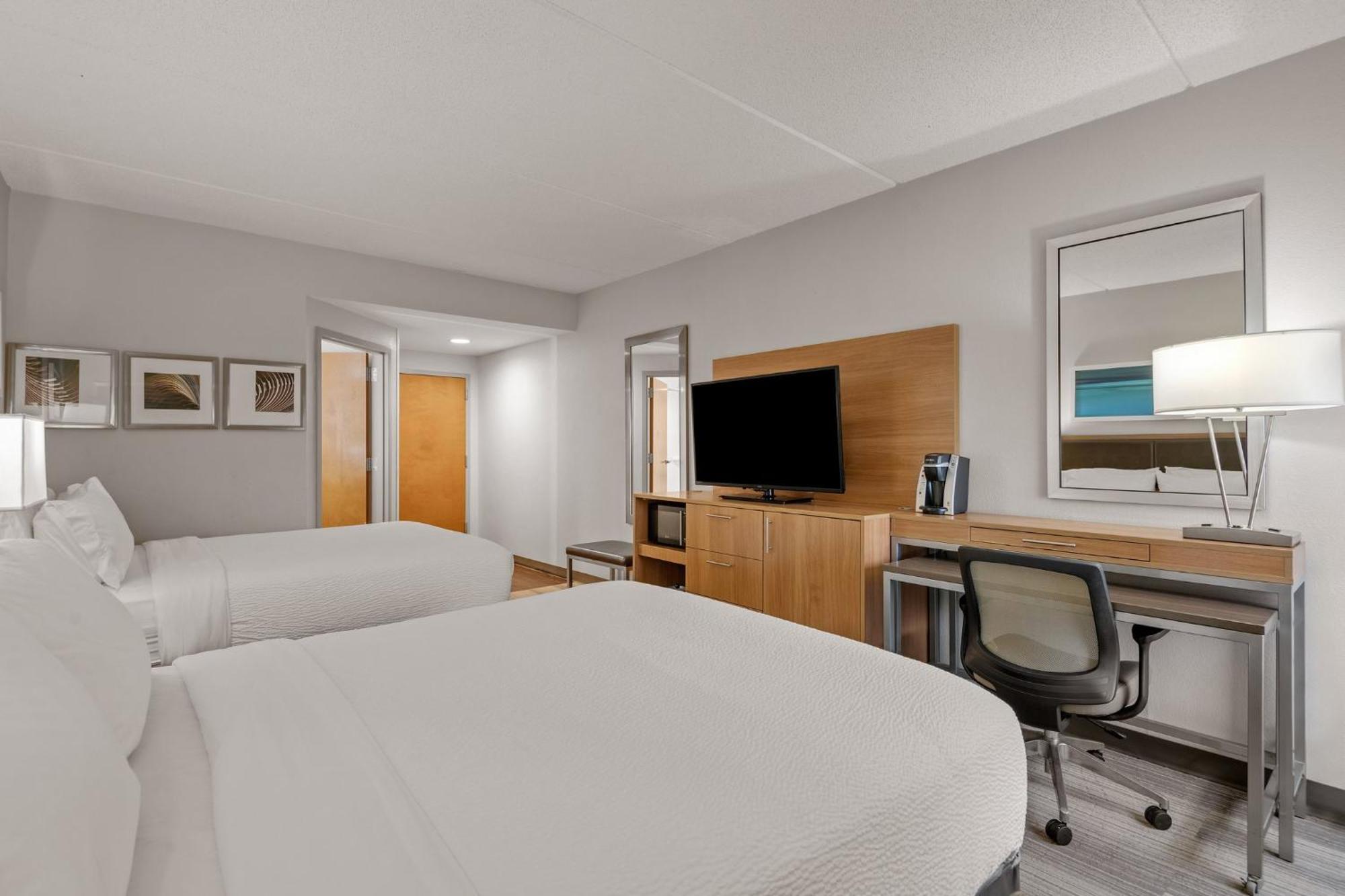 Standard Queen Room Two Queen Beds Top Floor