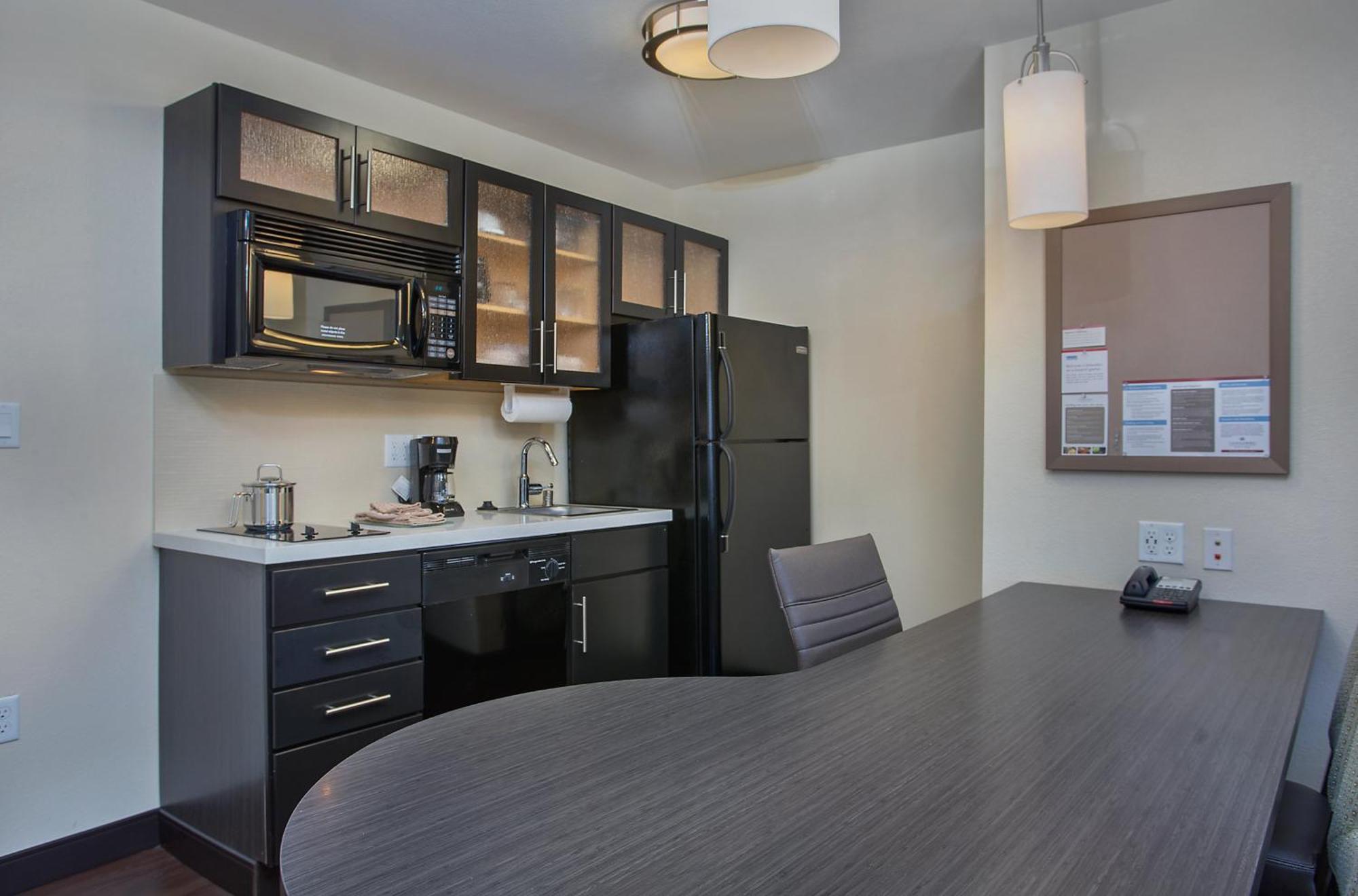 One-Bedroom Queen Suite