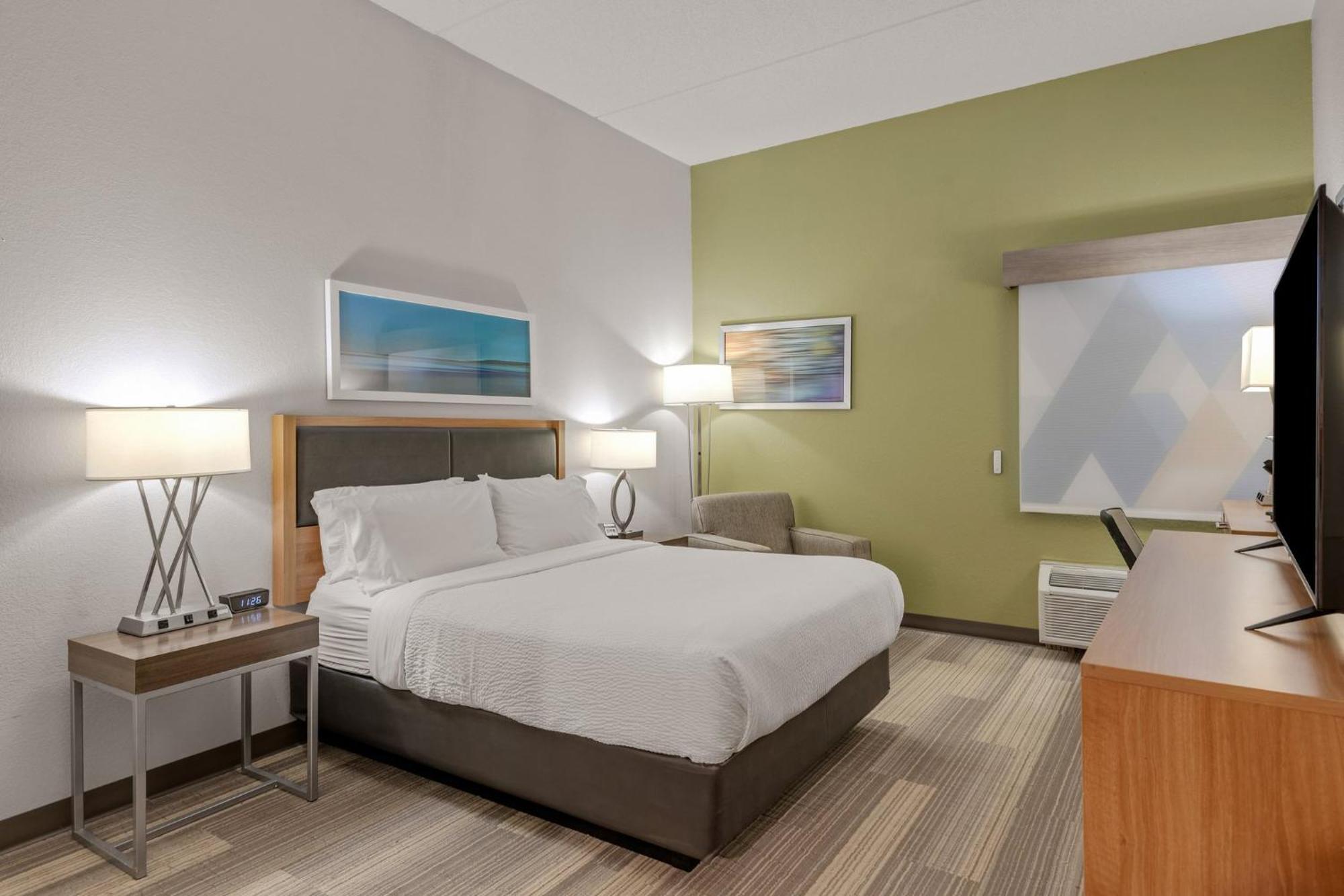 Queen Room Mobility or Hearing Access Non-Smoking