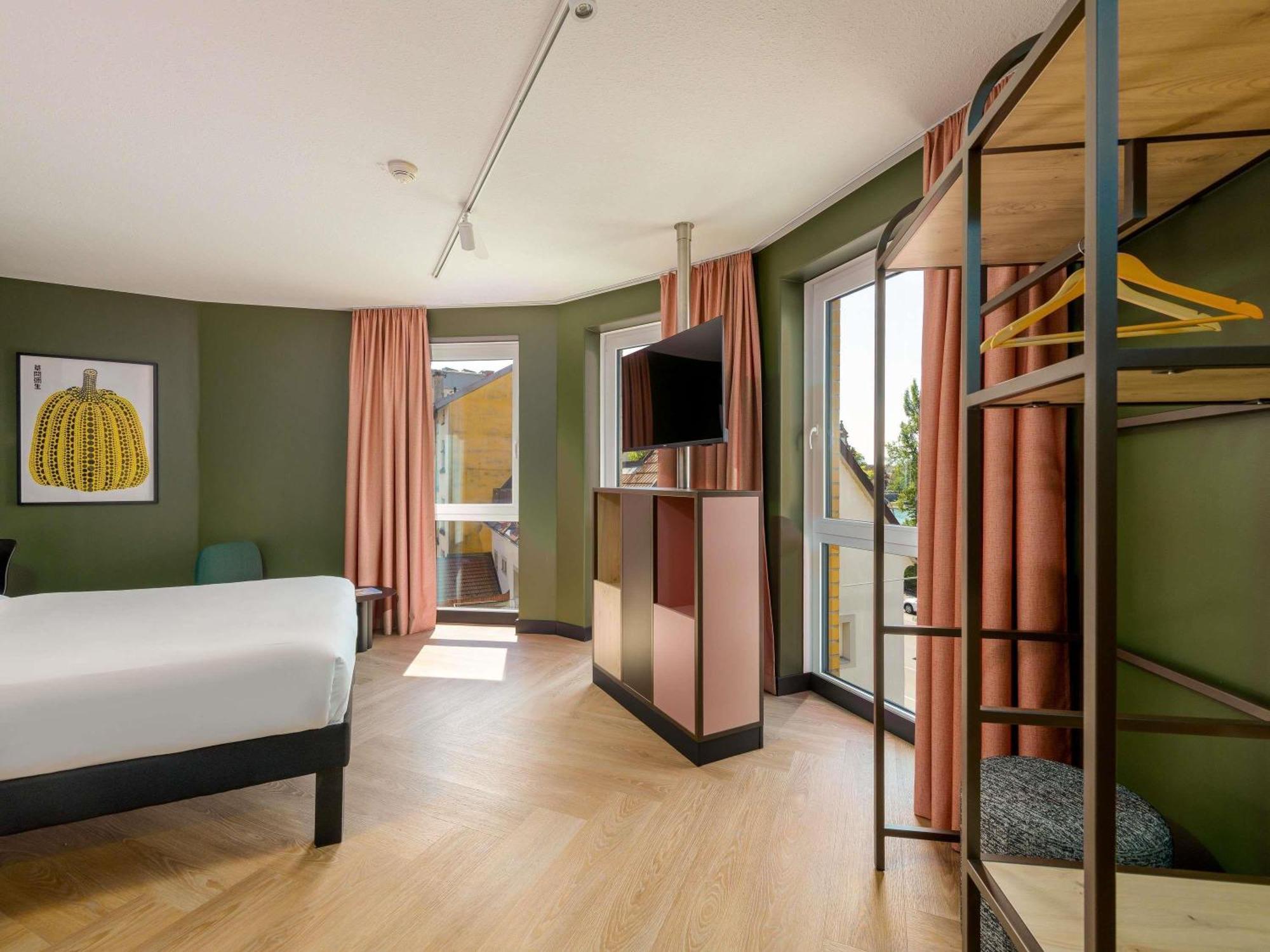 Standard Room 1 Queen Bed