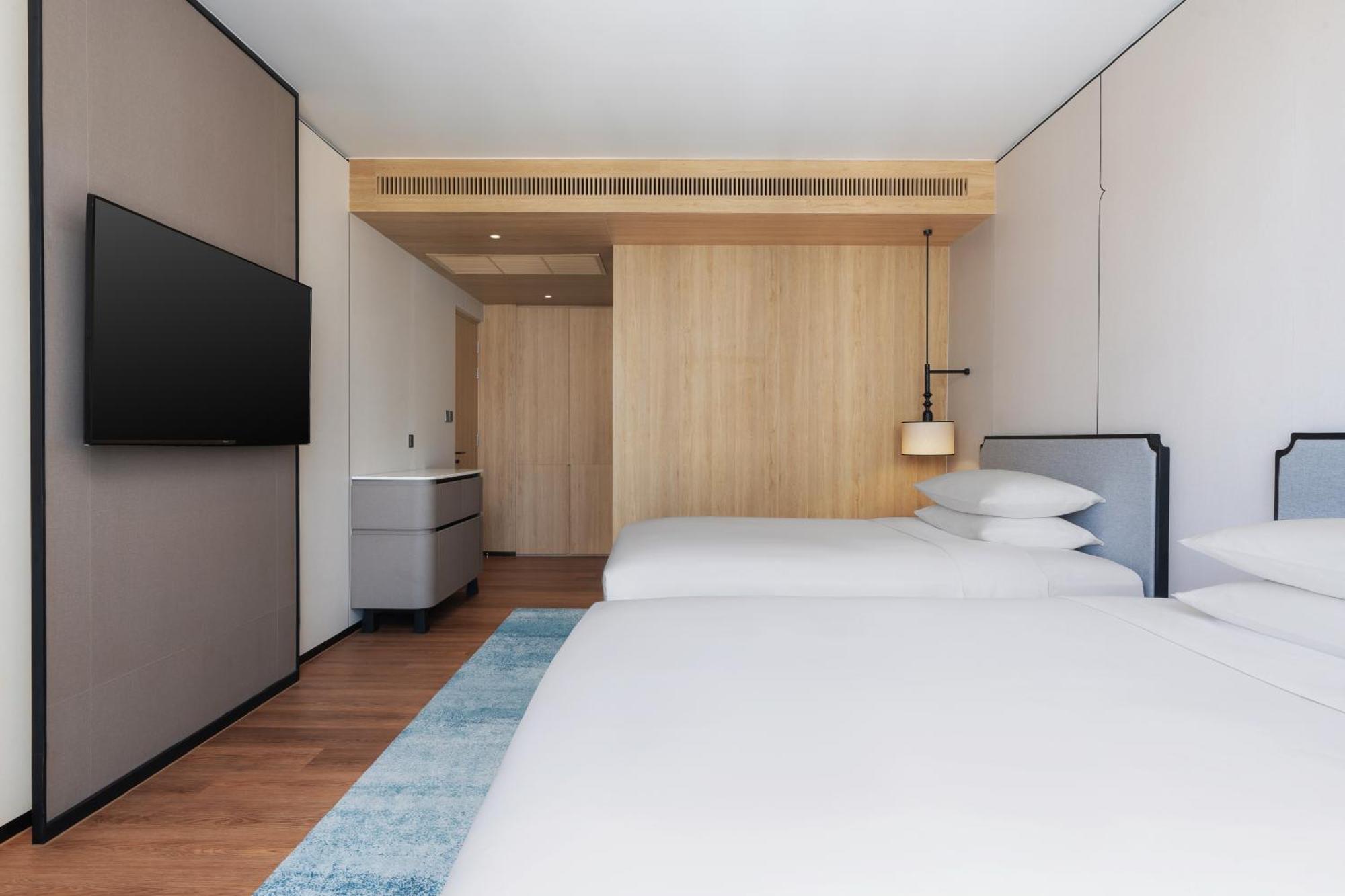 Three-Bedroom Executive Suite City View