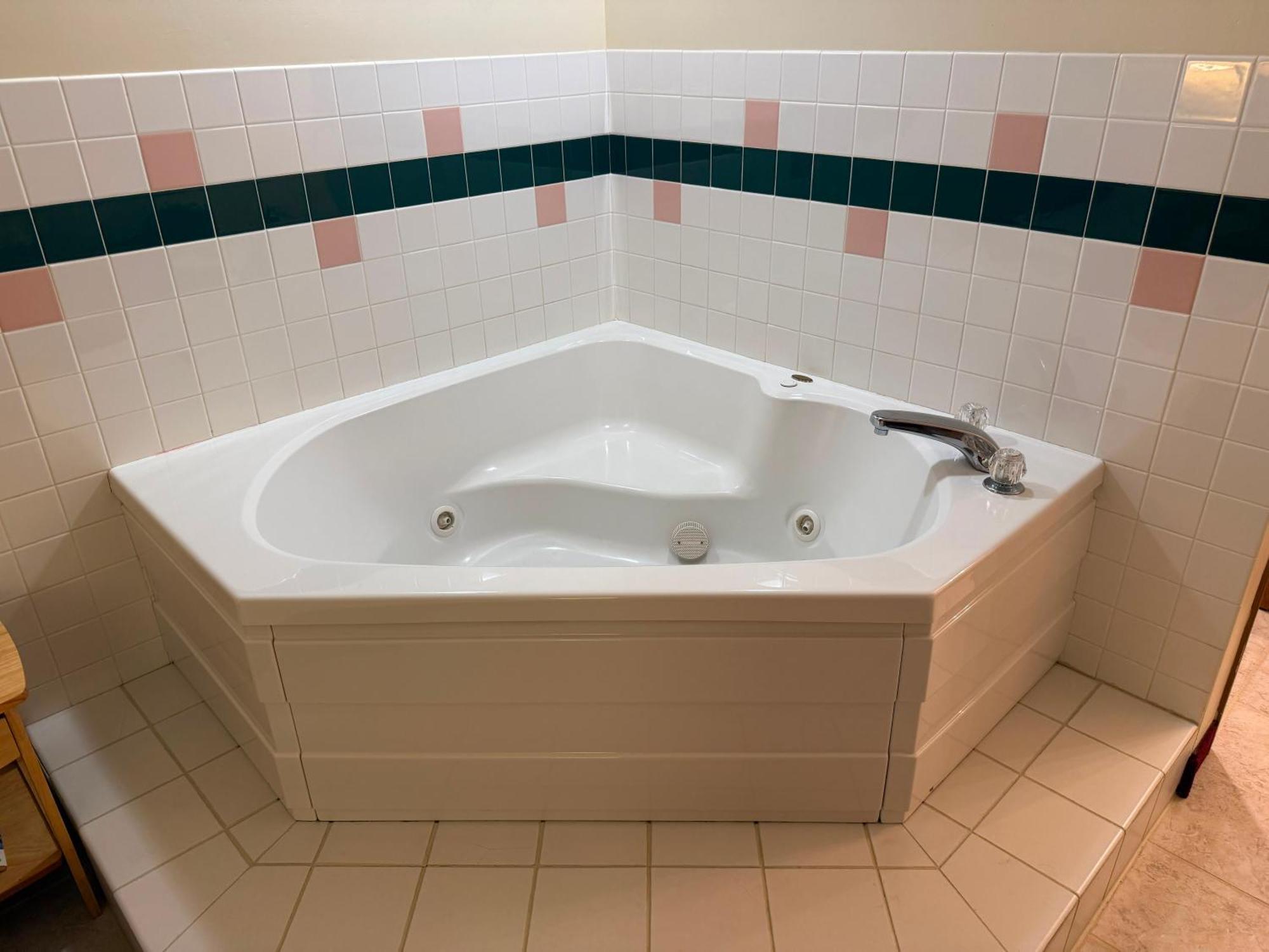 King Room Spa Bath