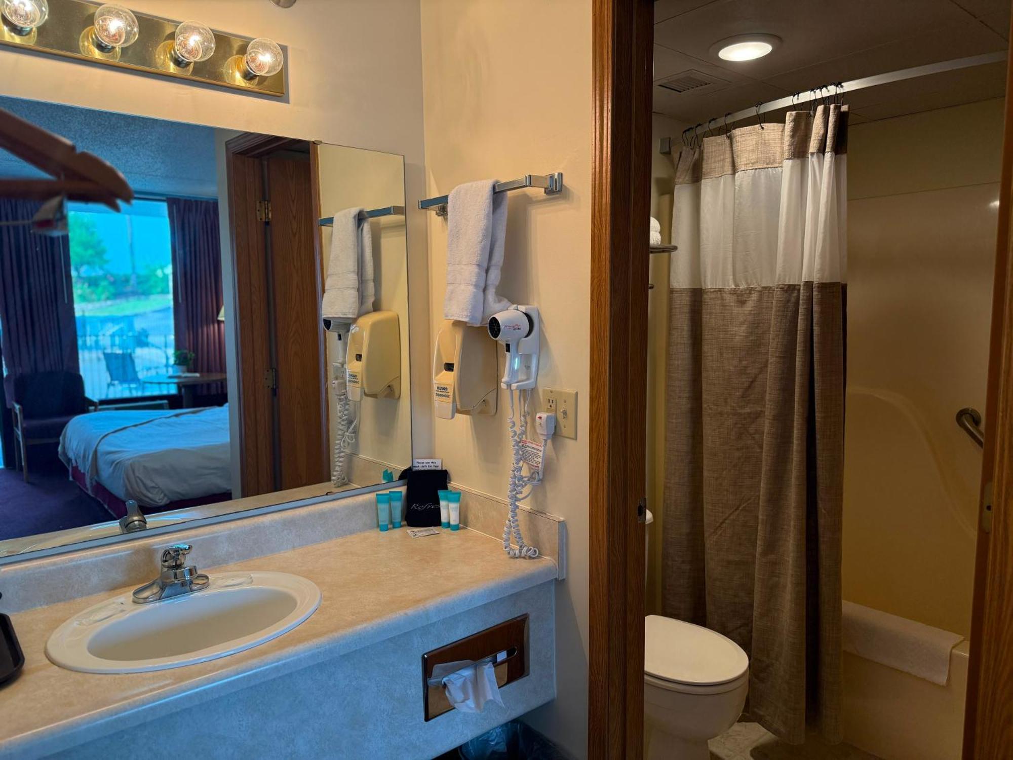 Queen Room Pool View