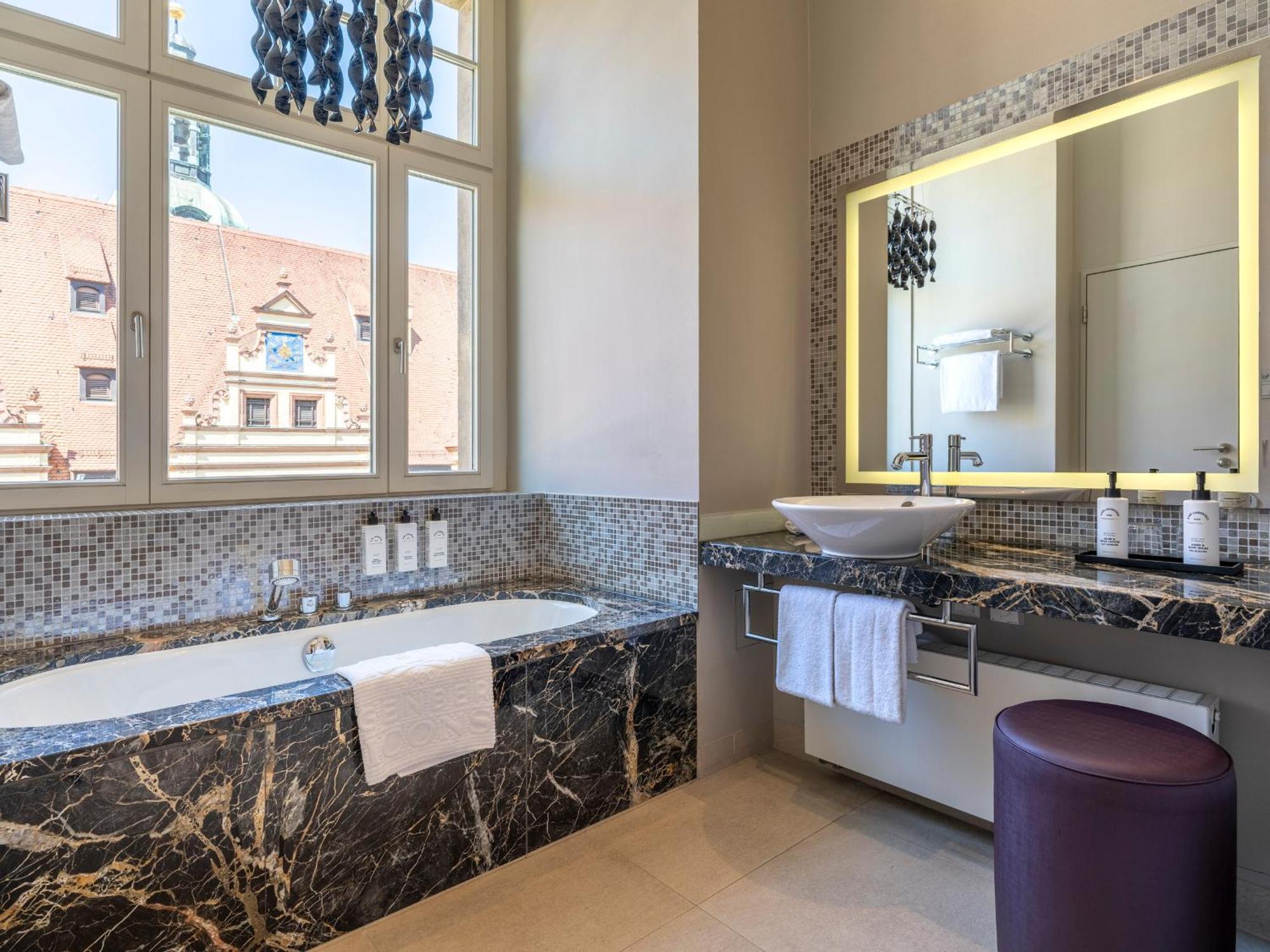 Grand Deluxe Double Room
