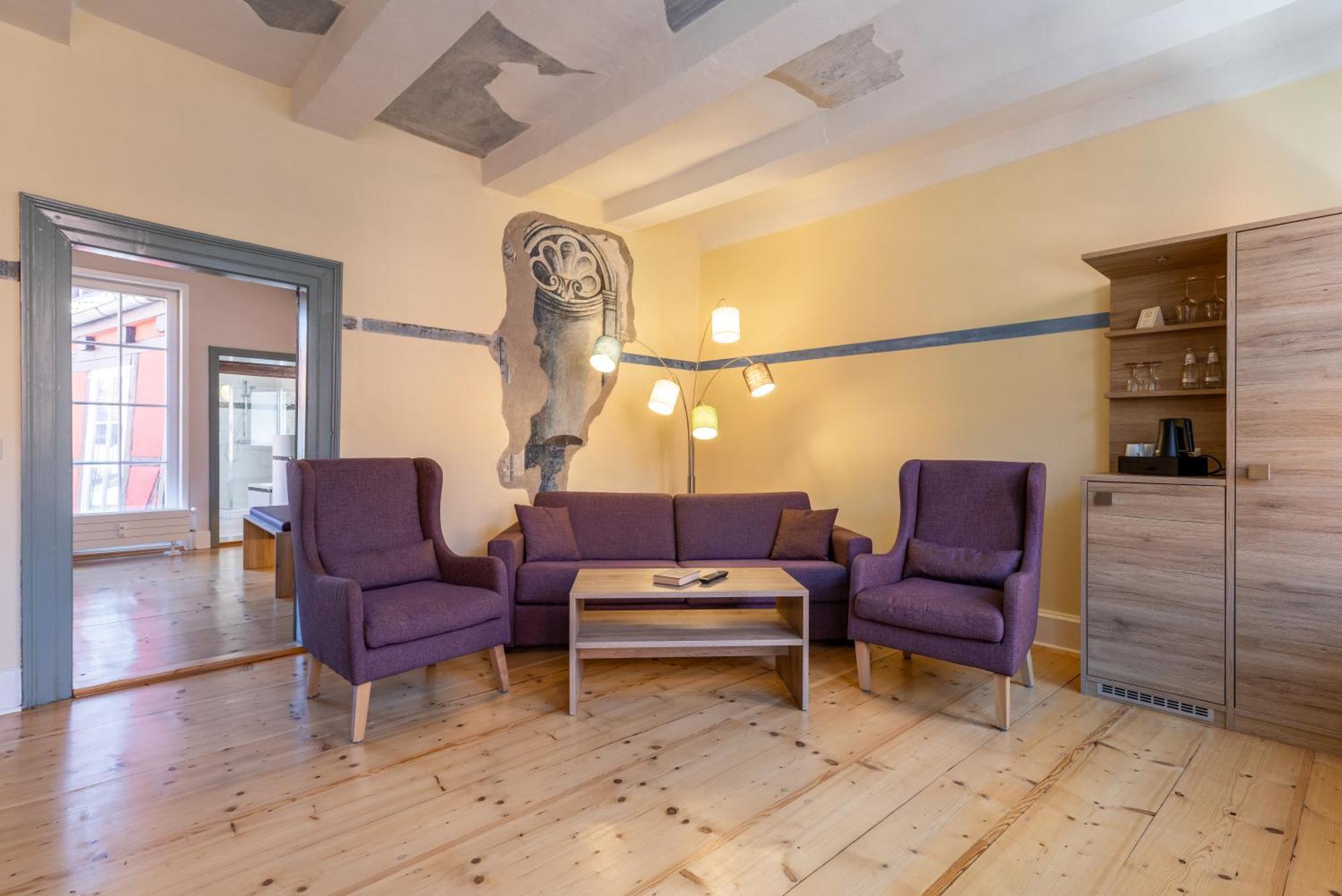 Deluxe Studio
