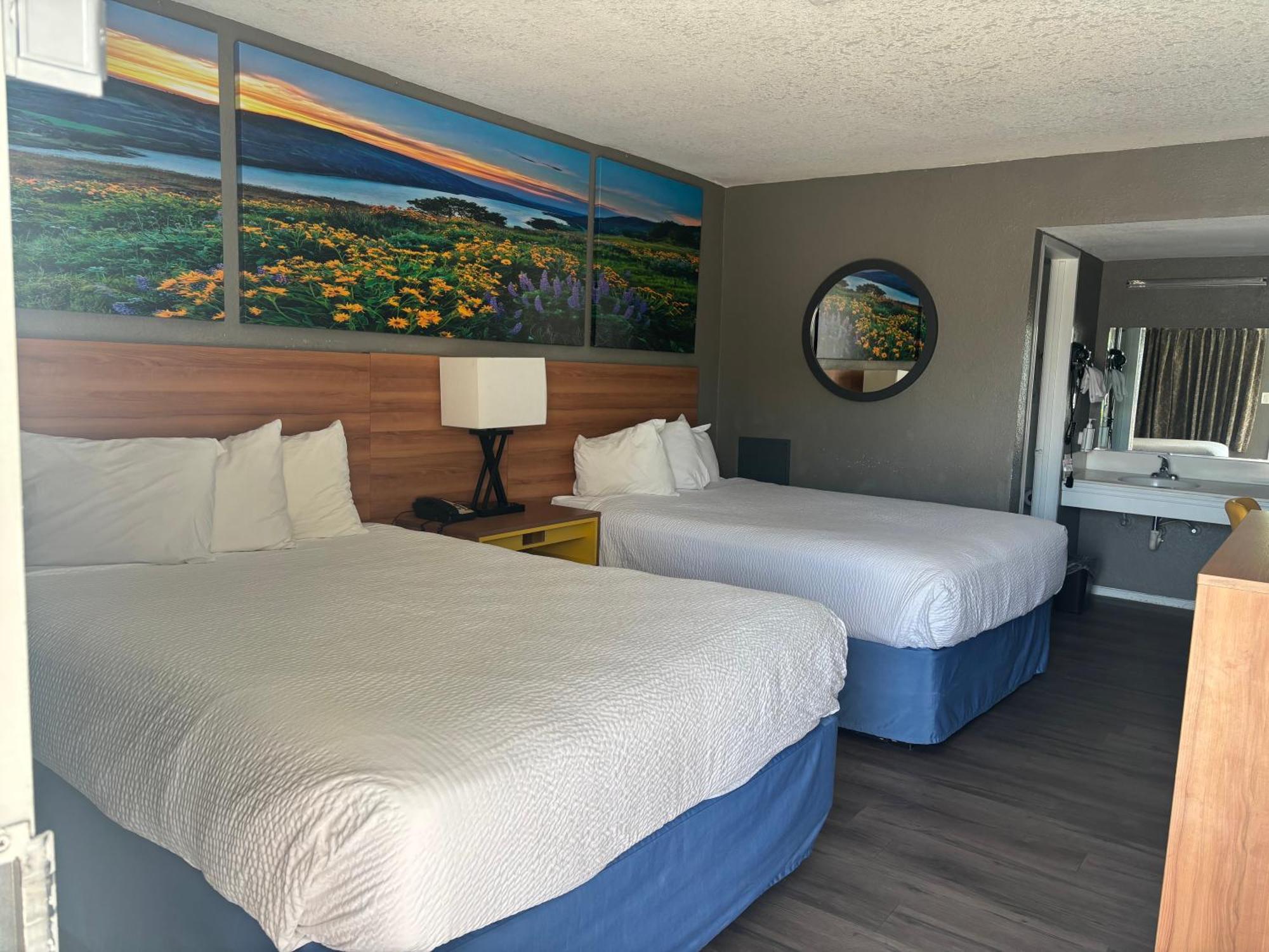 Studio Suite 2 Queen Beds Non-Smoking