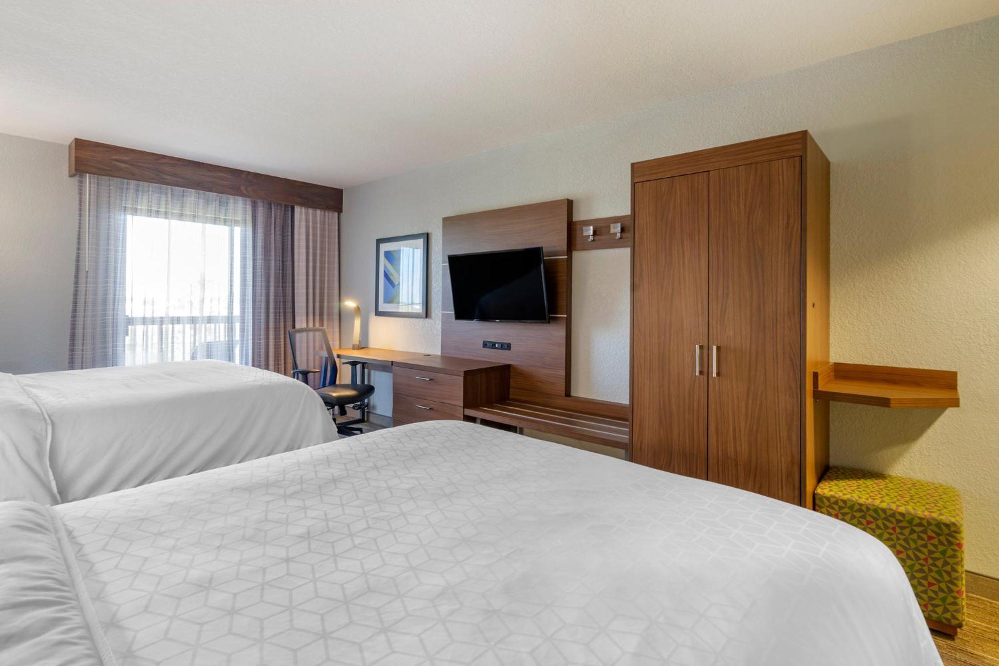 Standard Zimmer mit 2 Queensize-Betten und Balkon