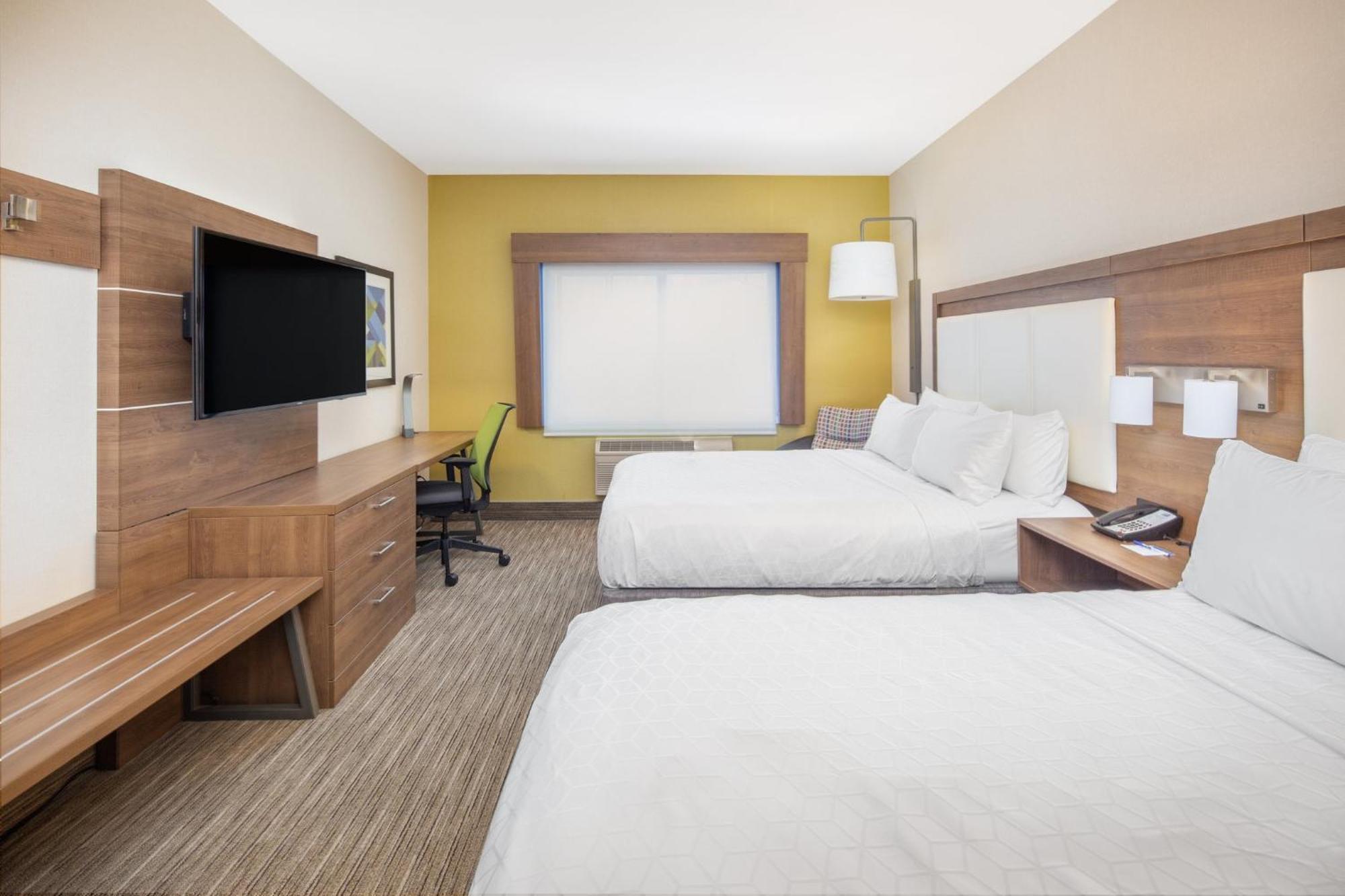 Standard Queen Room with Two Queen Beds - Communications Accessible
