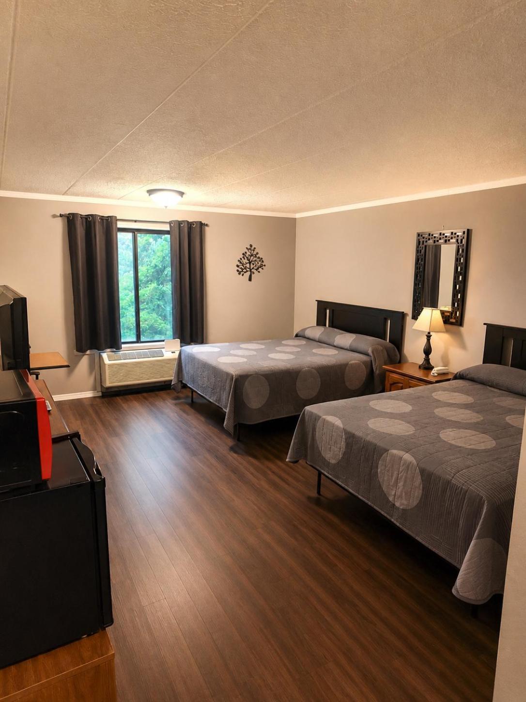 Queen Room Two Queen Beds