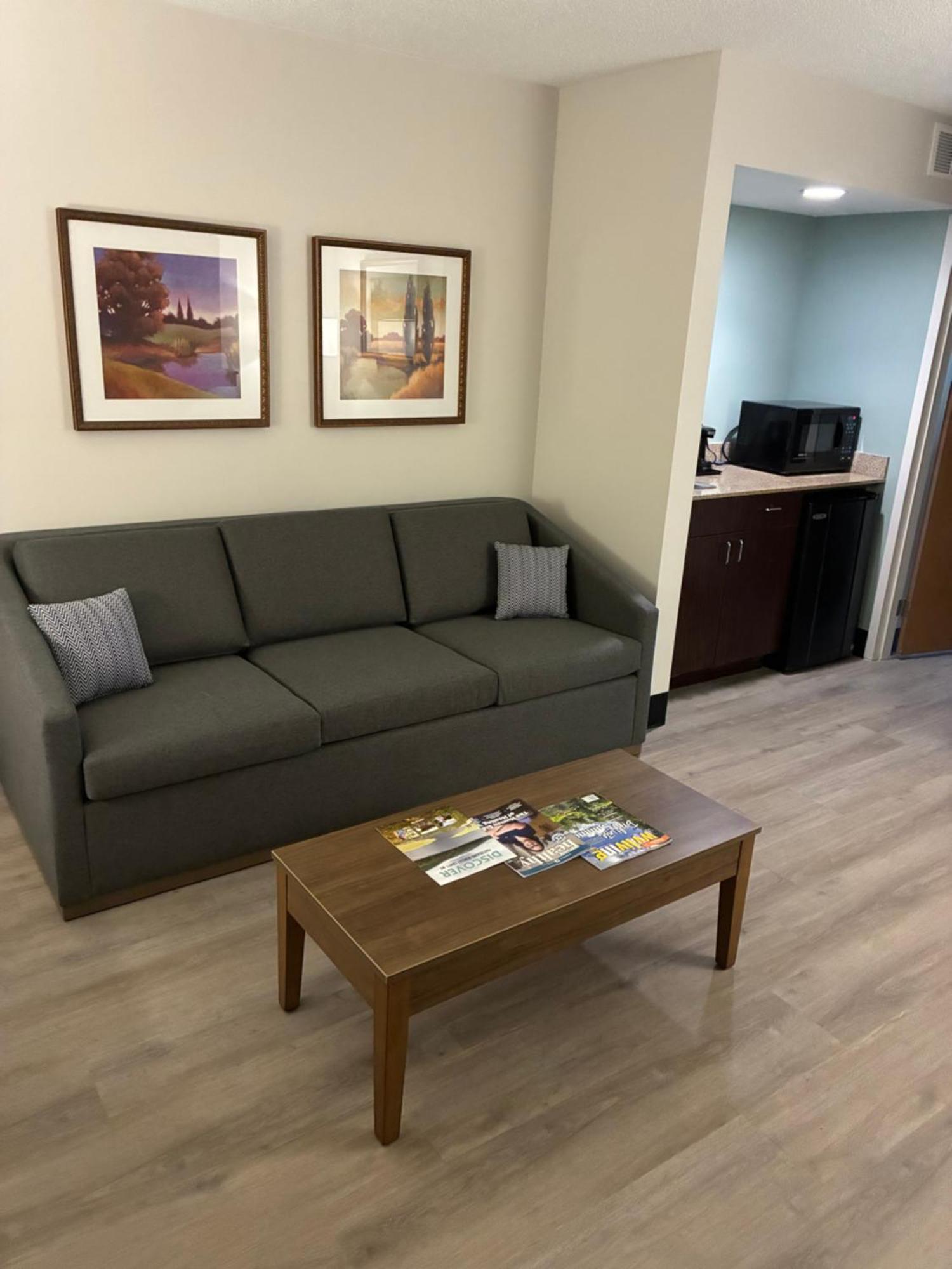 Deluxe King Suite