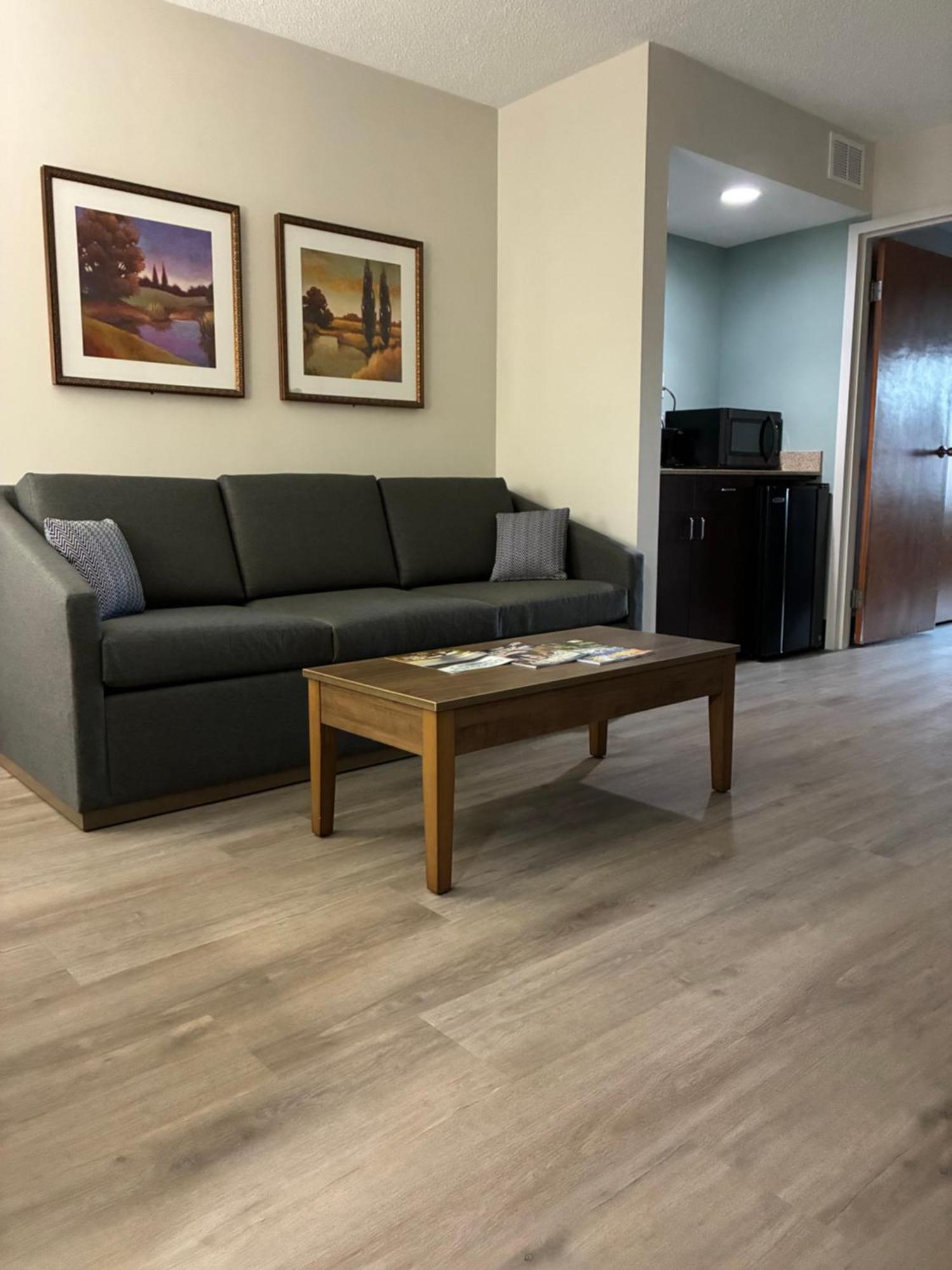 Deluxe King Suite