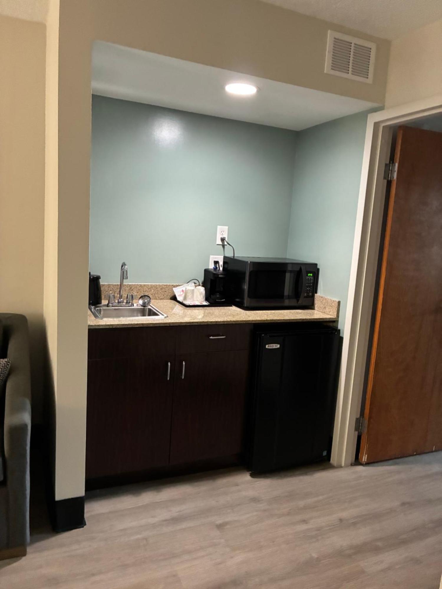 Deluxe King Suite