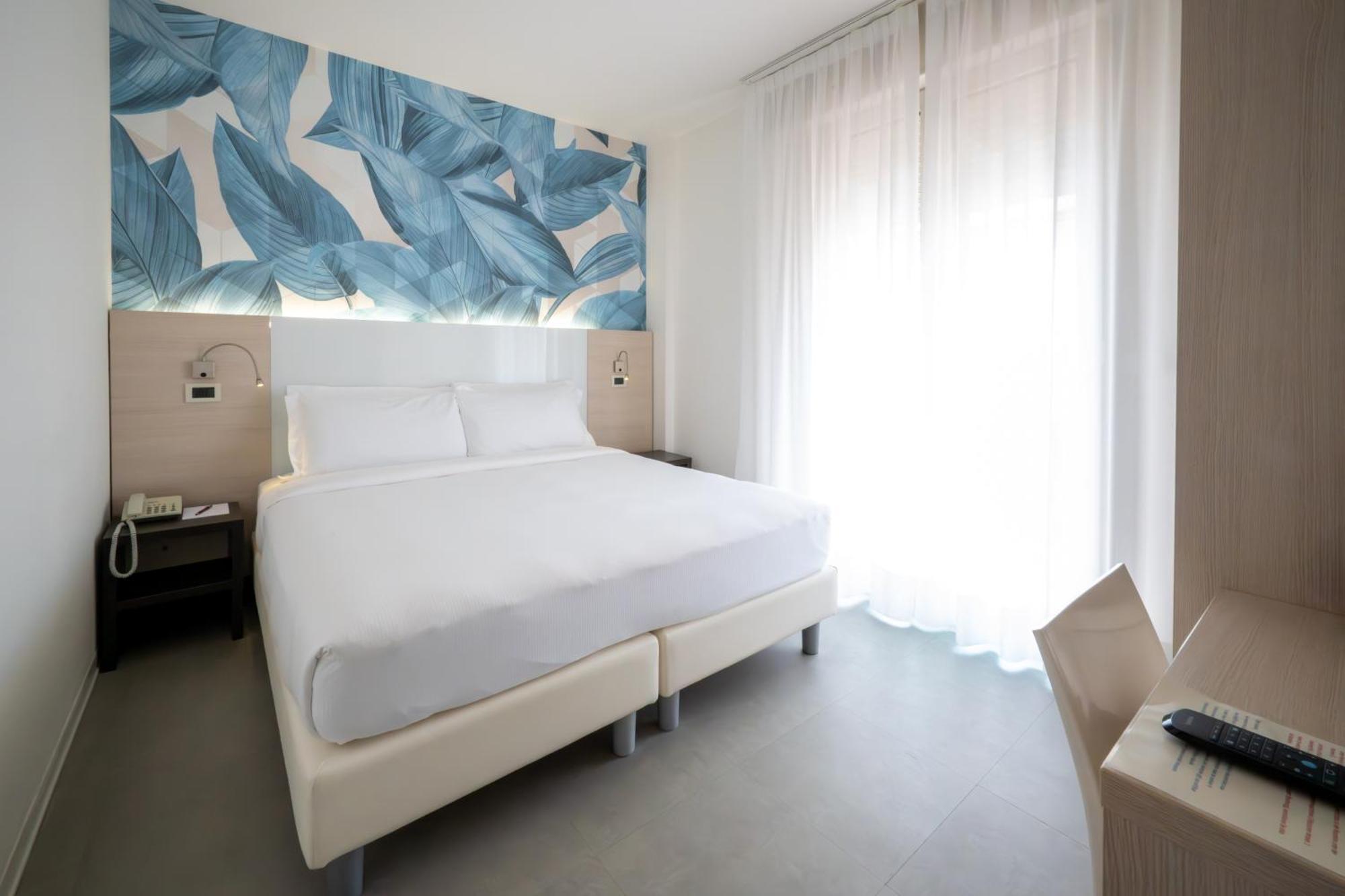 Double or Twin Room Sea View