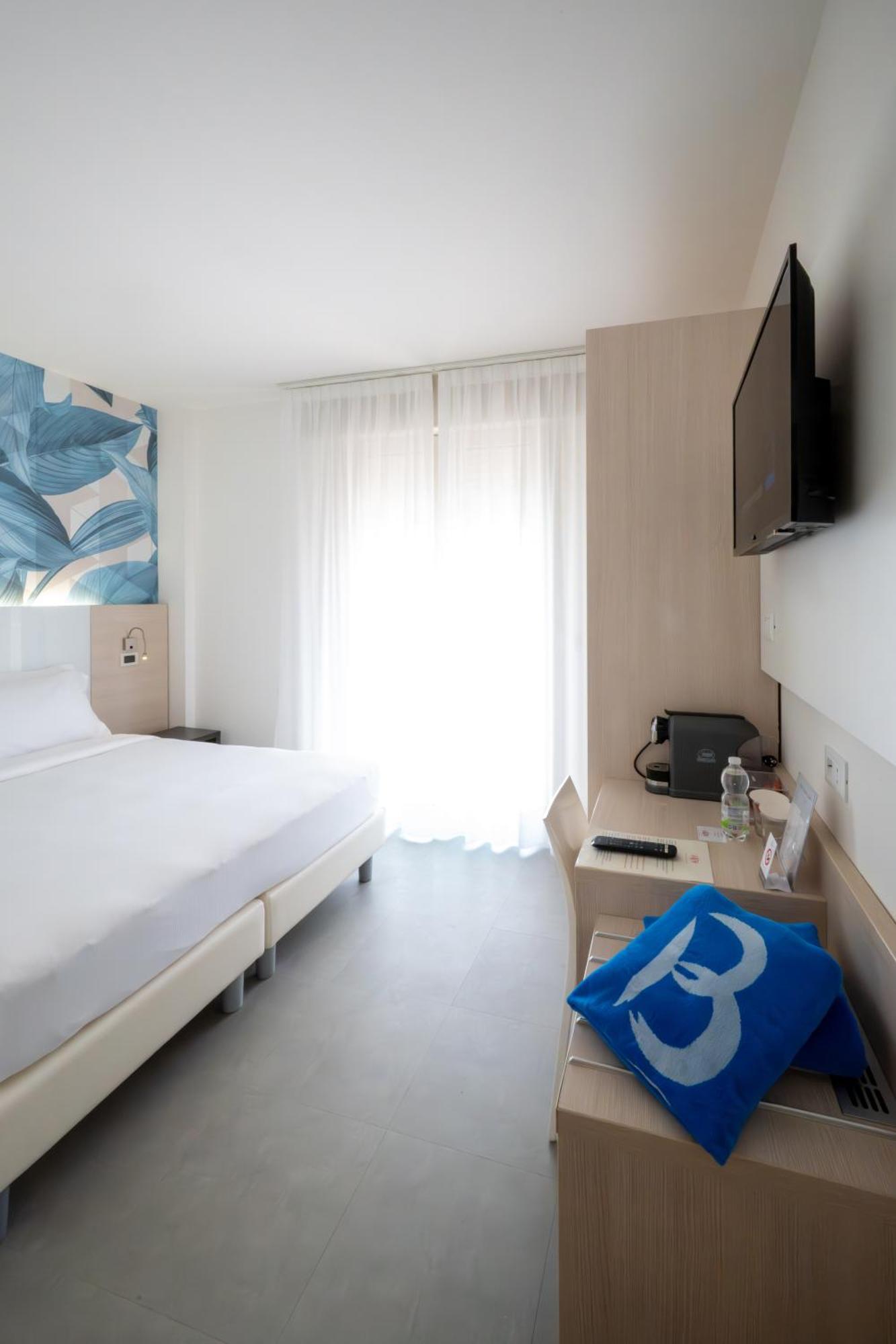 Double or Twin Room Sea View