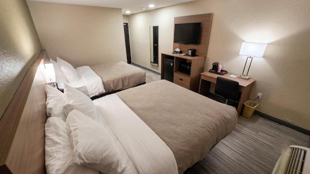 Quadruple Room Two Queen Beds Non Smoking