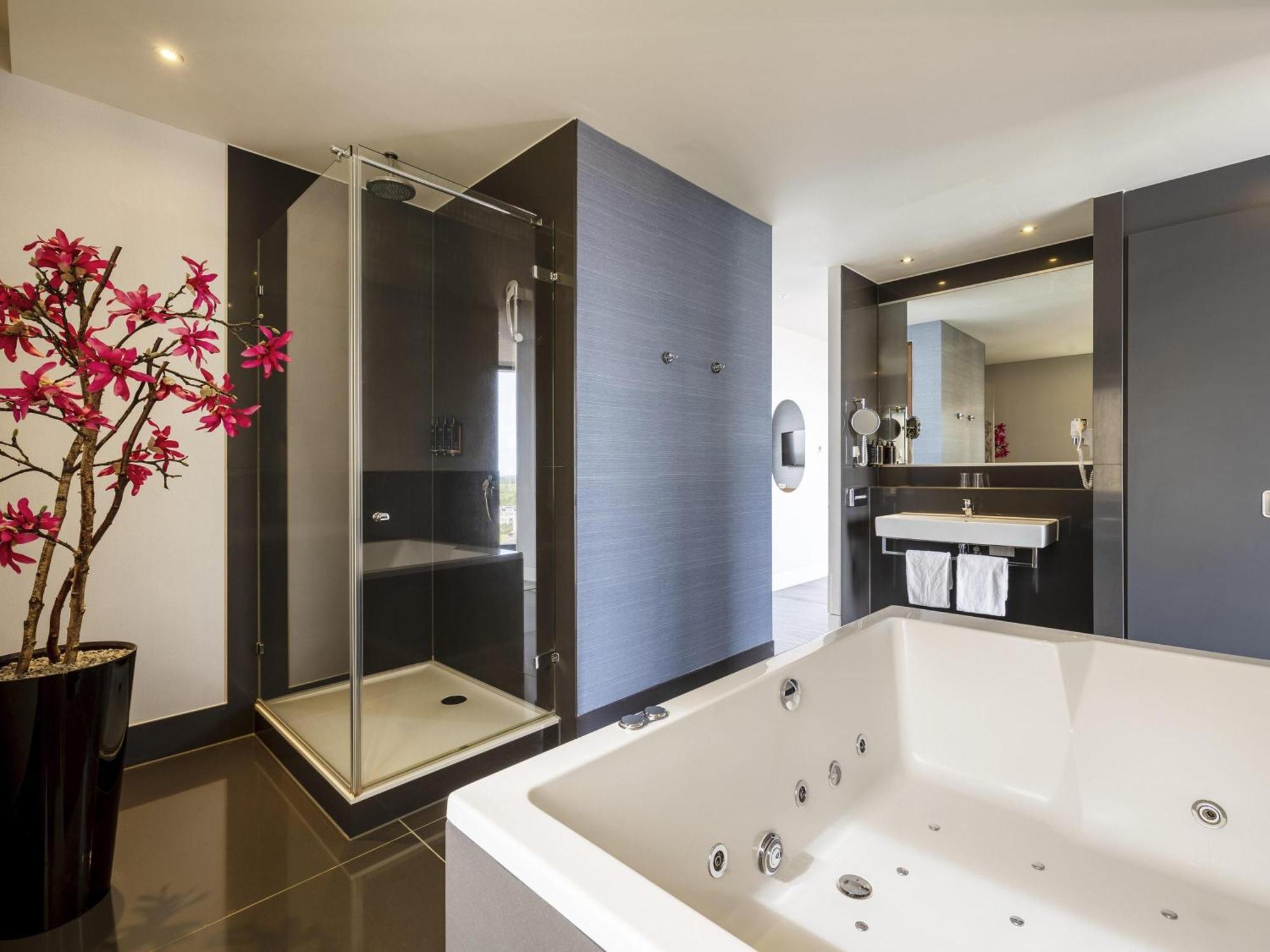 Deluxe Suite One Double Bed