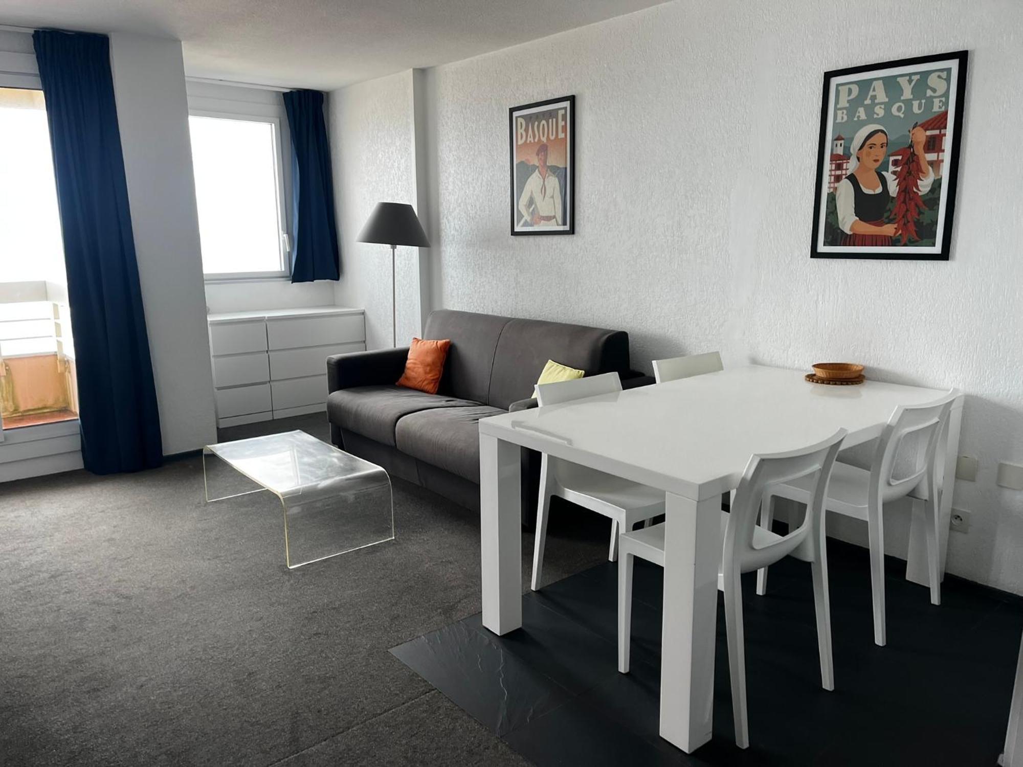 One-Bedroom Apartment Sea View