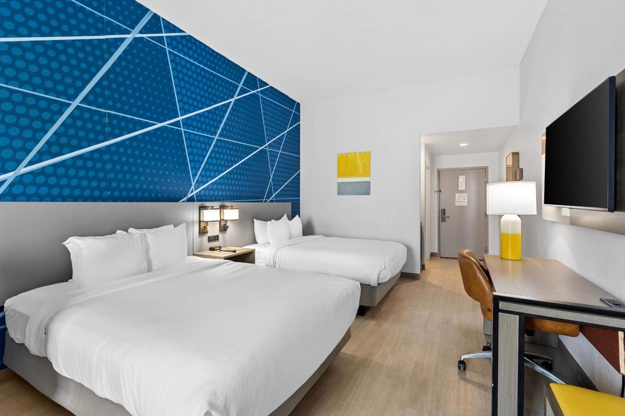 Queen Suite Two Queen Beds Non-Smoking or Pet Friendly
