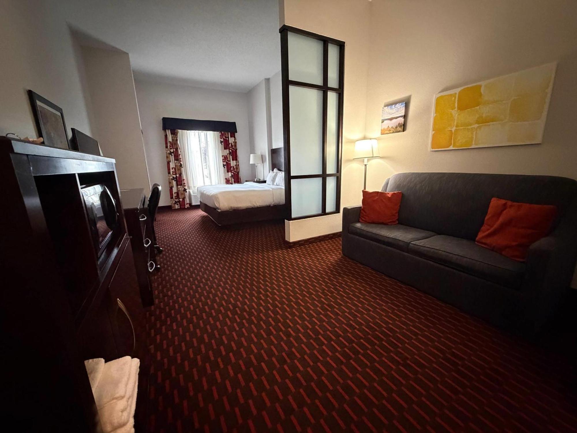 King Suite Accessible or Non-Smoking