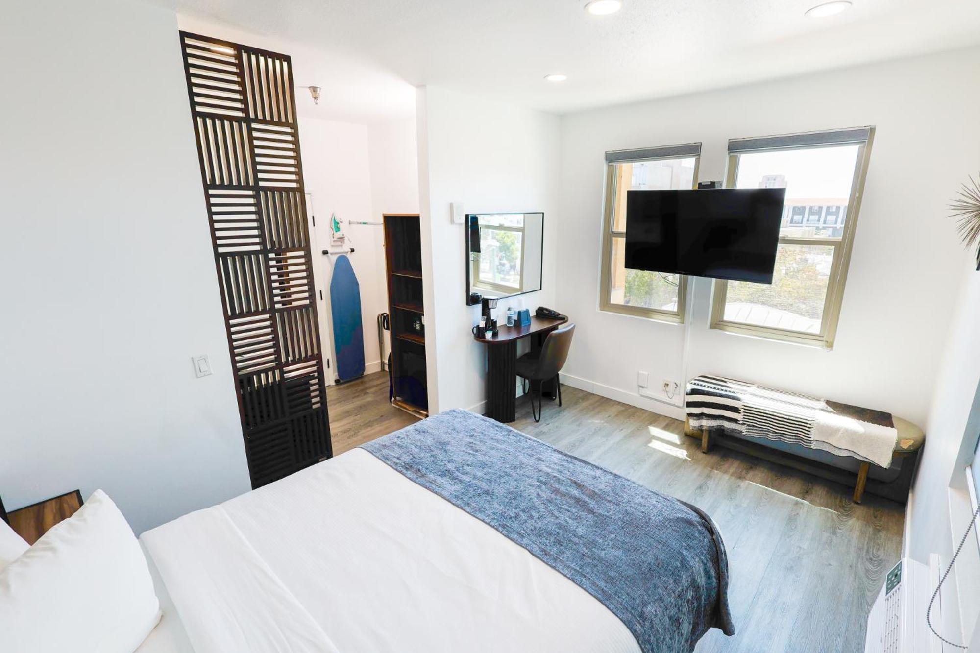 Deluxe Queen Room