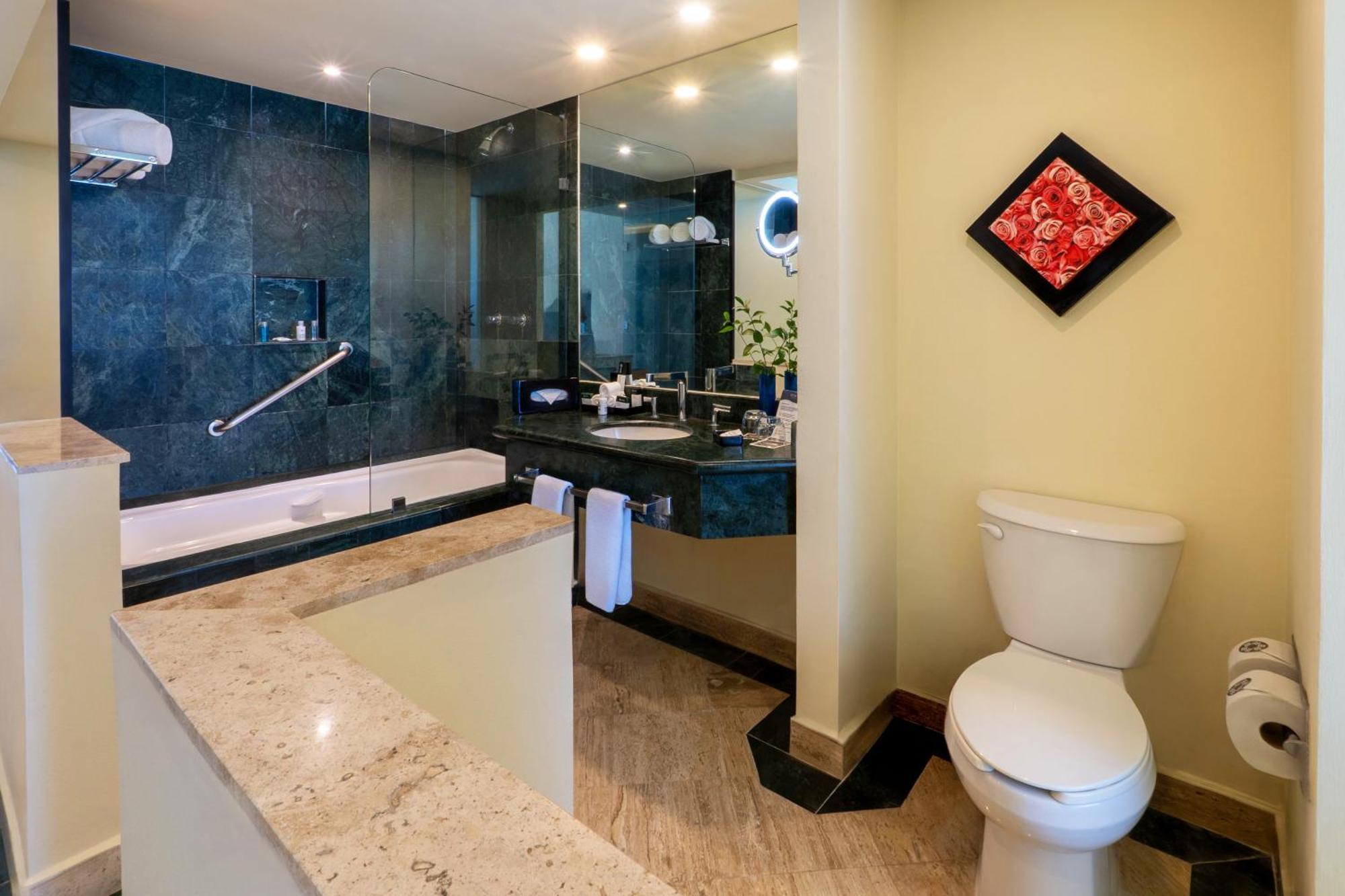 Pyramid Junior Suite