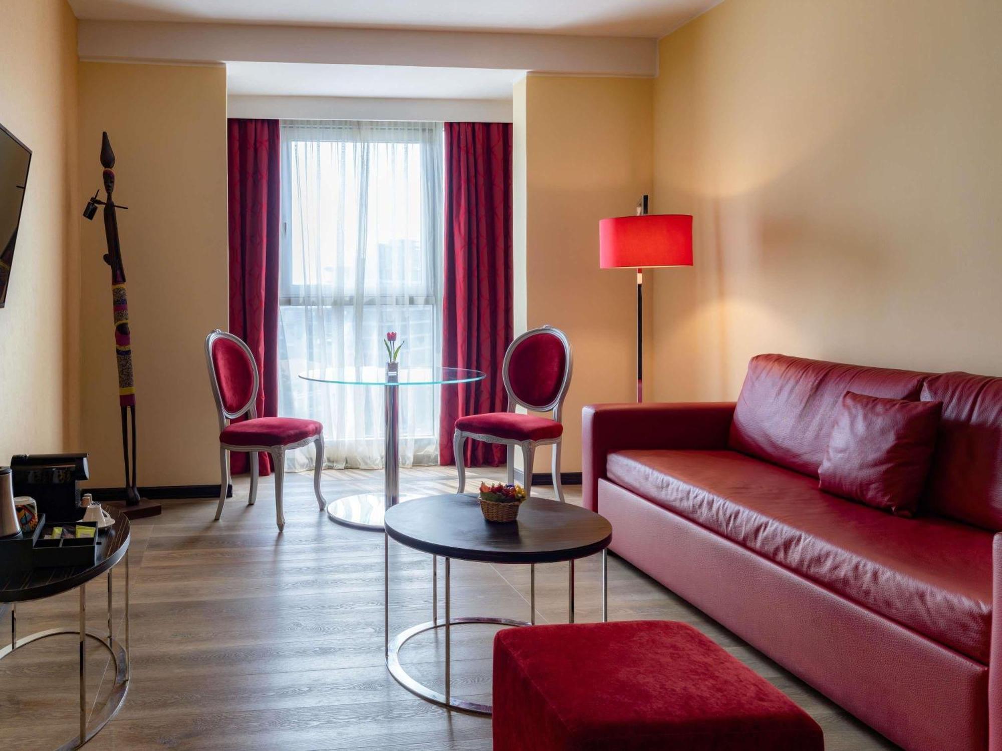 Deluxe King Suite