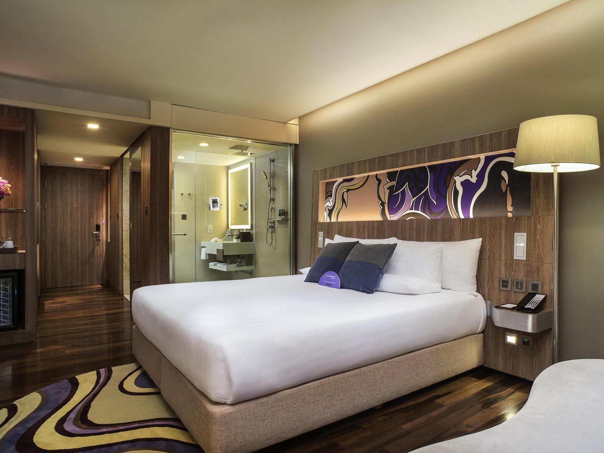 Superior King Room City View