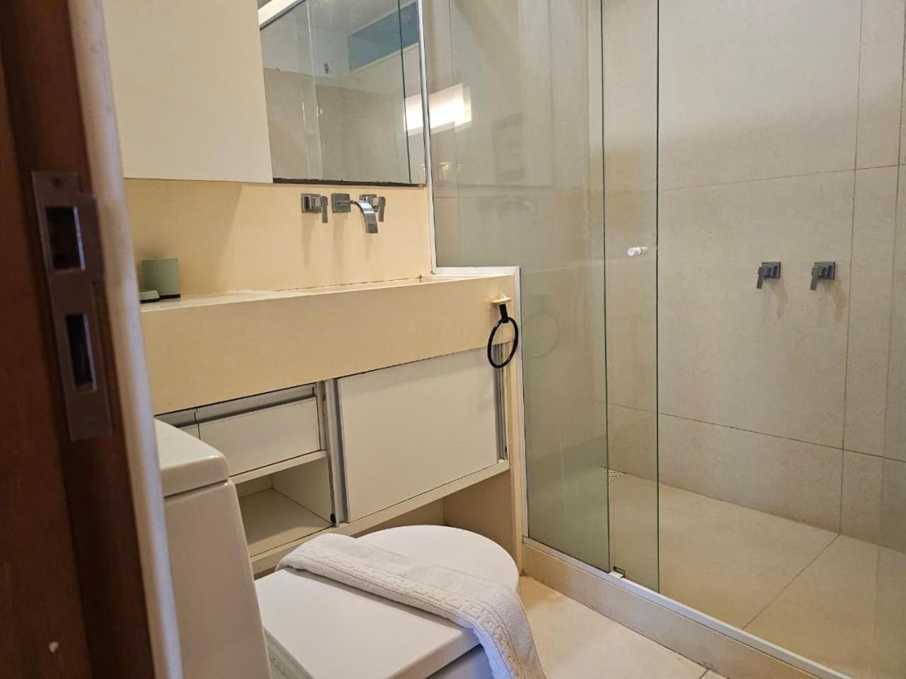 Deluxe One-Bedroom Apartment