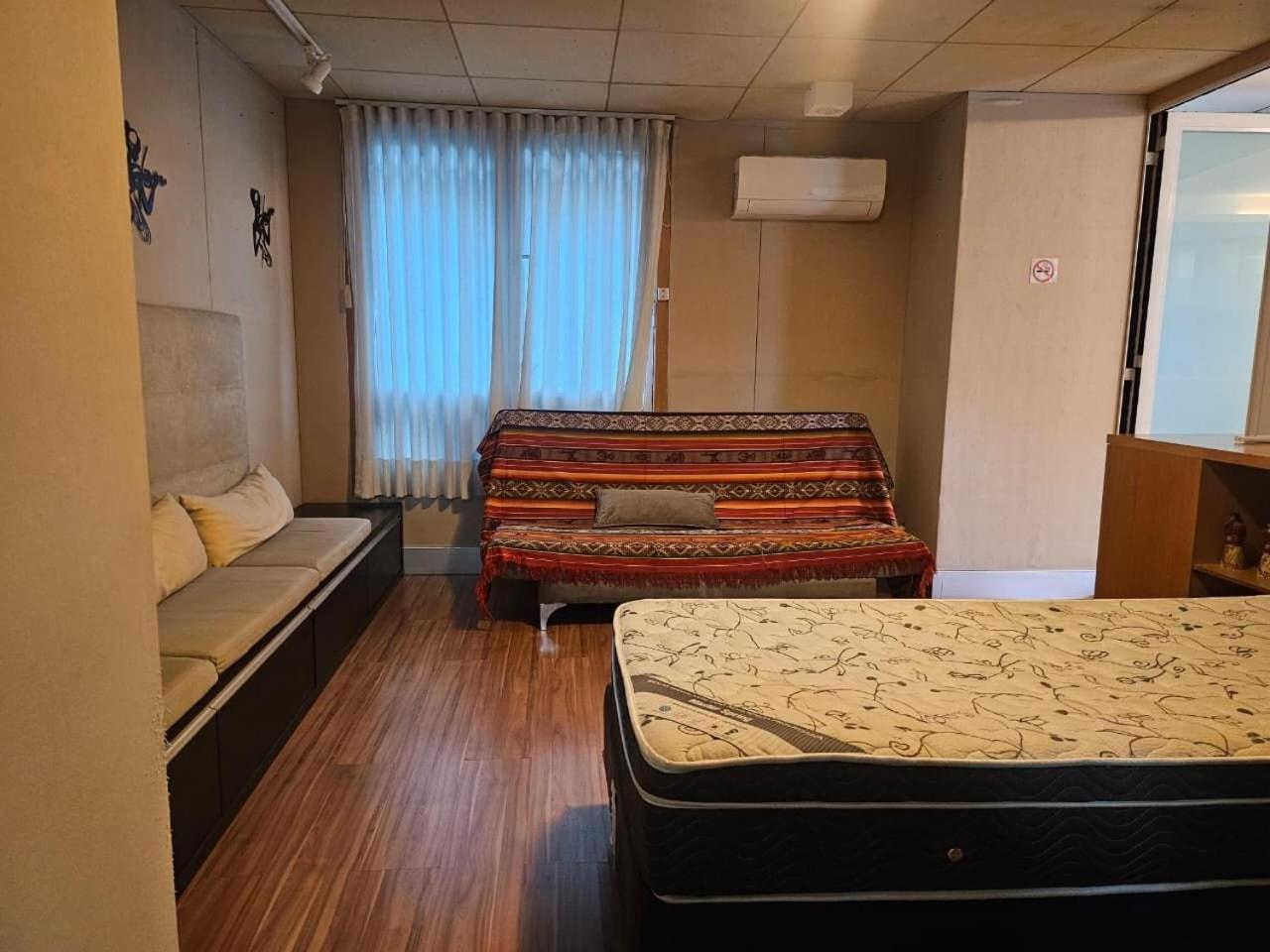 Deluxe One-Bedroom Apartment