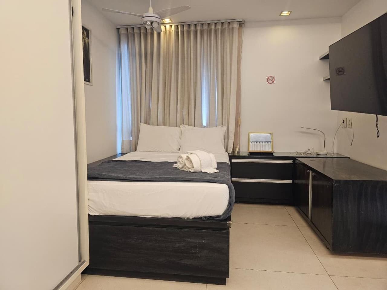 Deluxe One-Bedroom Apartment
