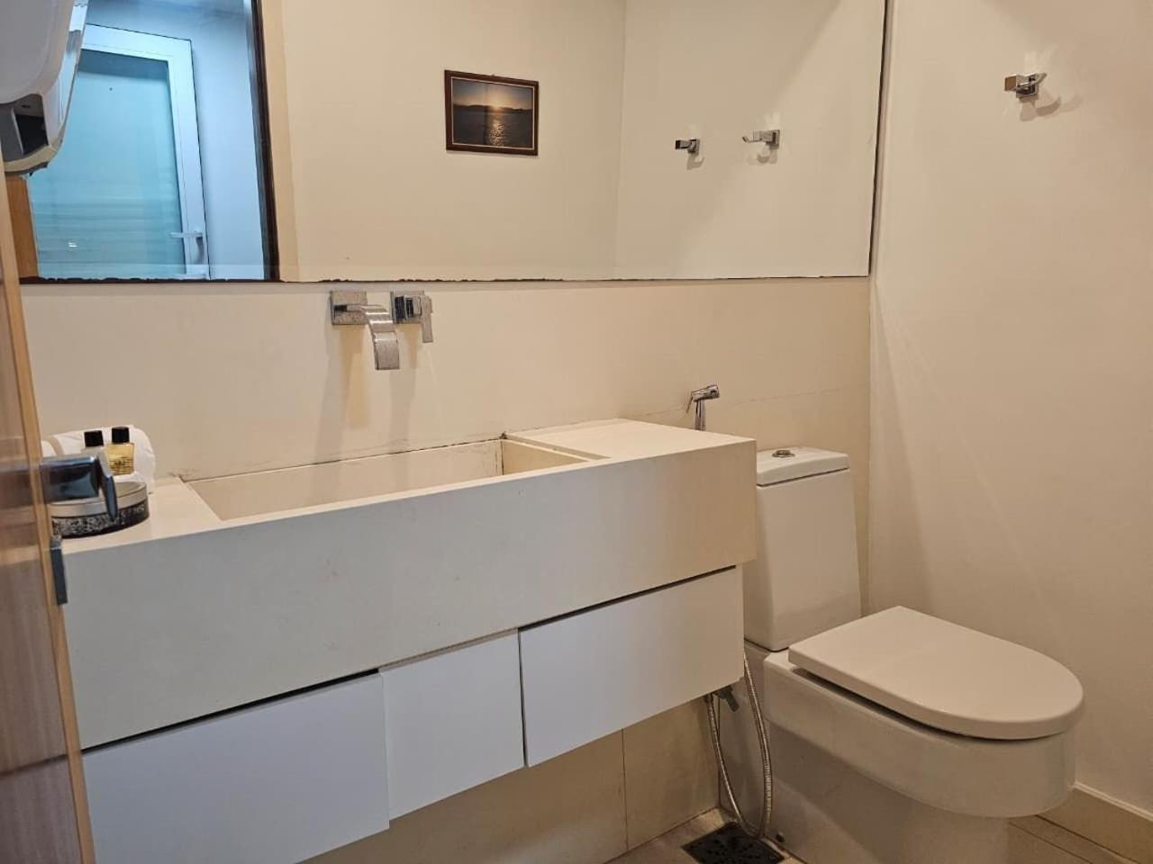 Deluxe One-Bedroom Apartment