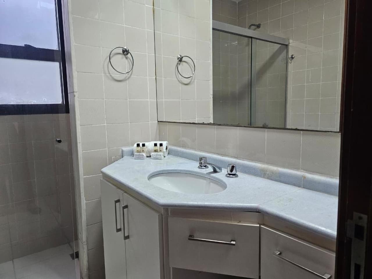 Deluxe One-Bedroom Apartment