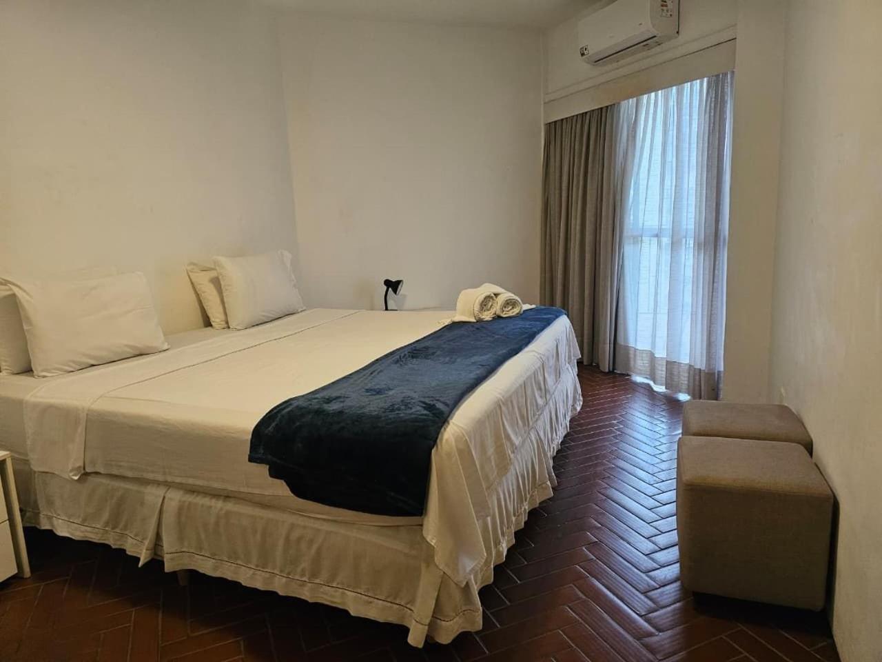 Deluxe One-Bedroom Apartment
