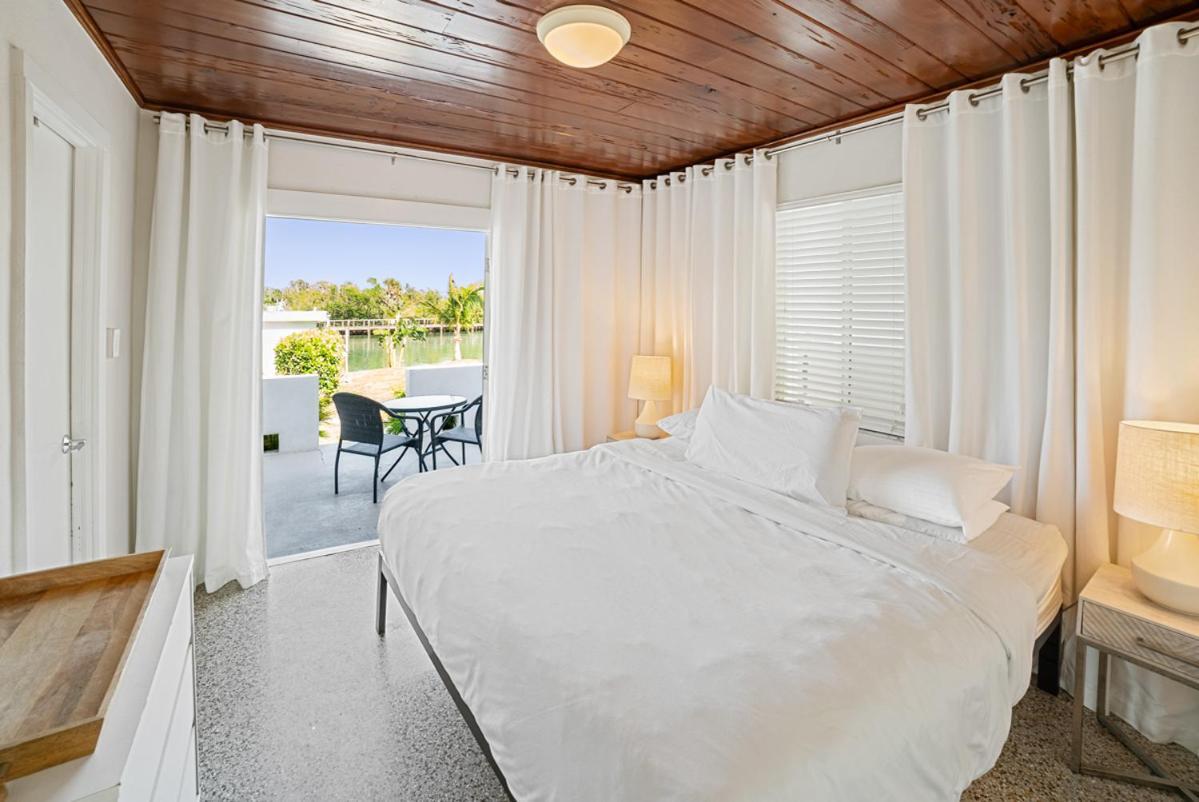 One-Bedroom Bay View
