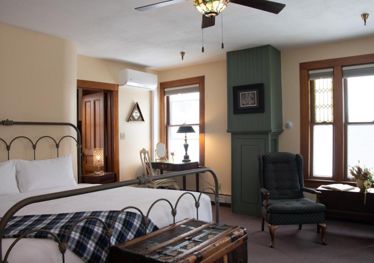 Double Room Private Bathroom