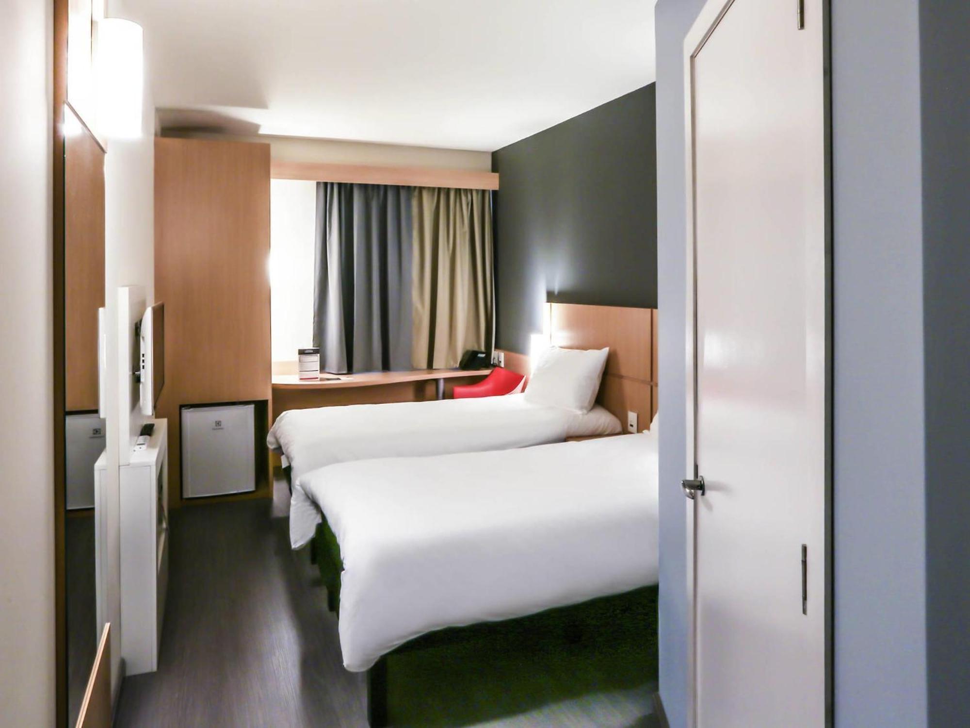 Apartment Twin Beds