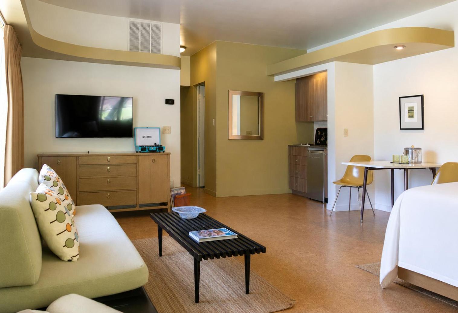 King Suite Pool View