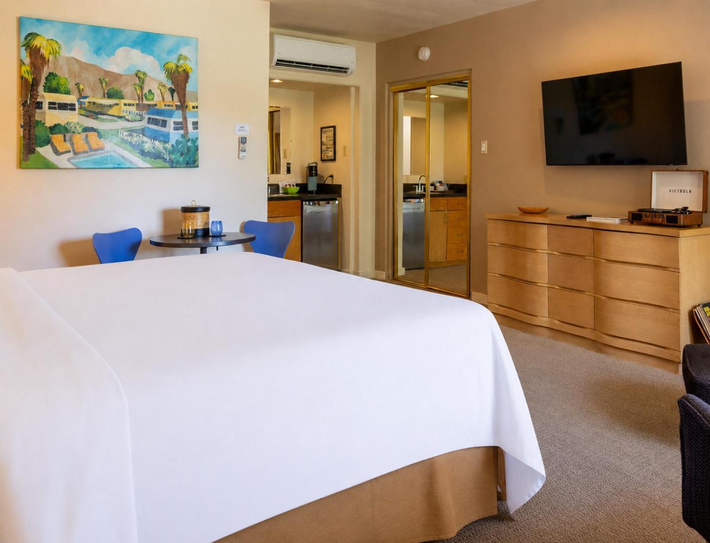 King Room Pool View