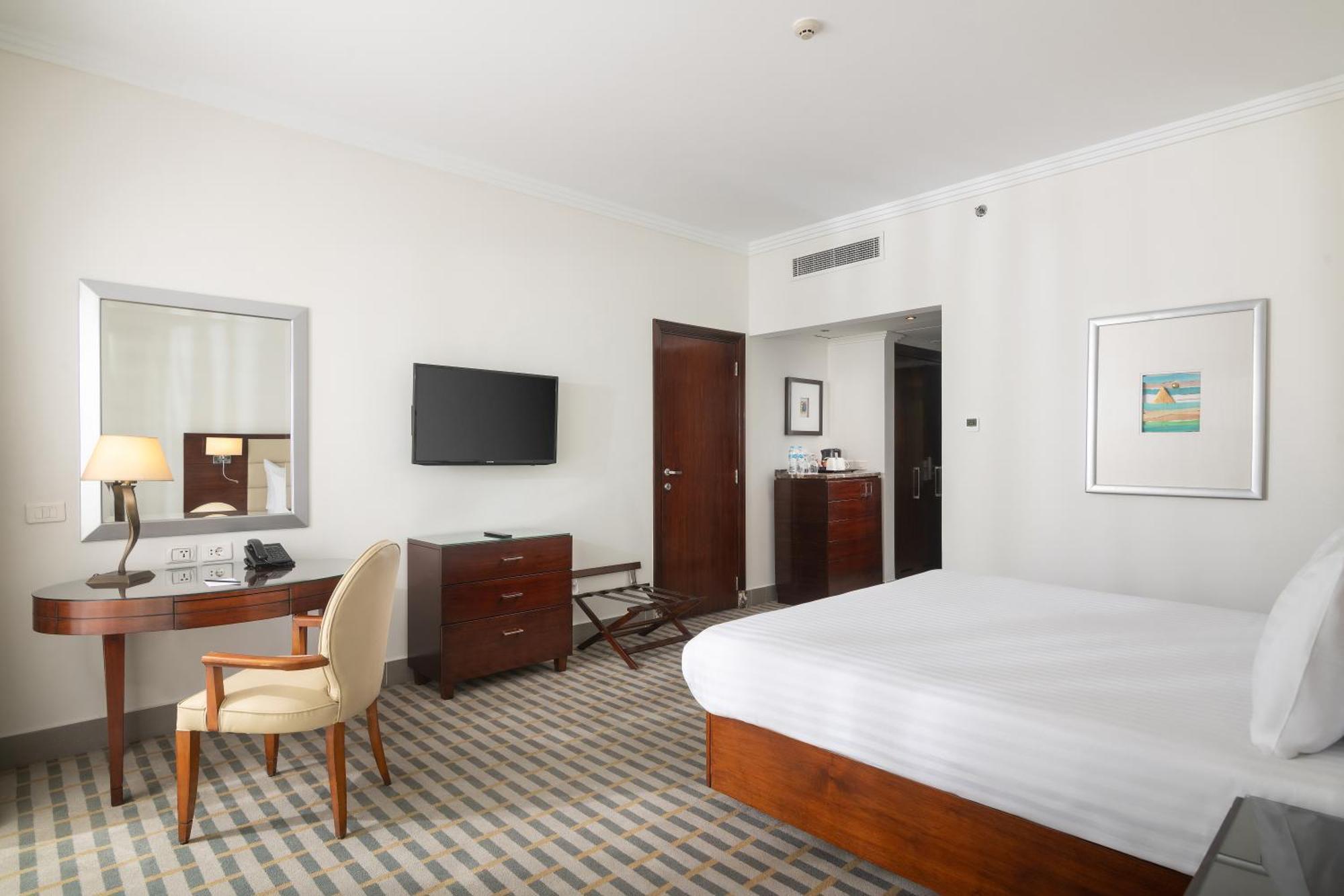 Deluxe Room Pool View