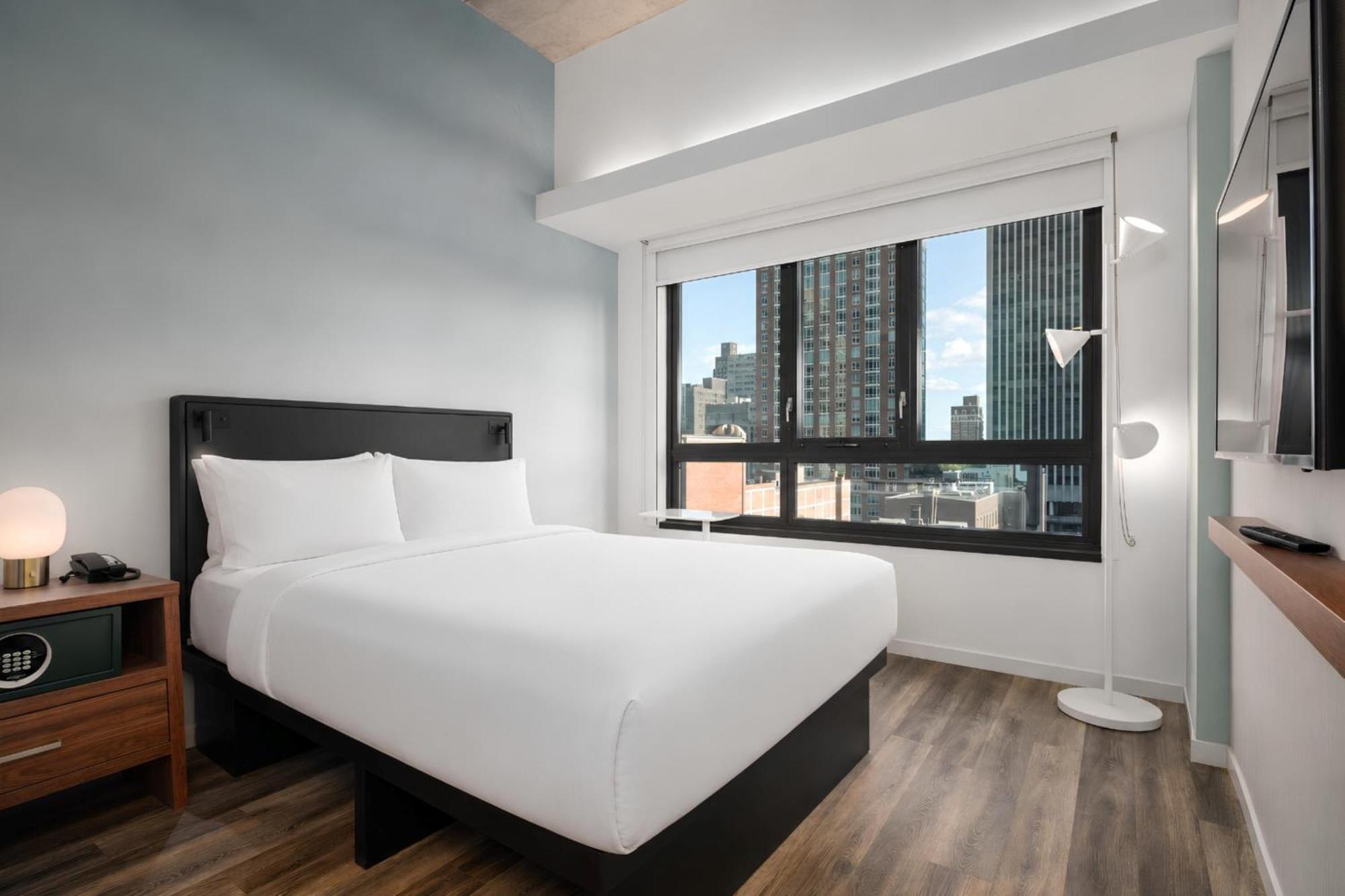 Deluxe Queen Room