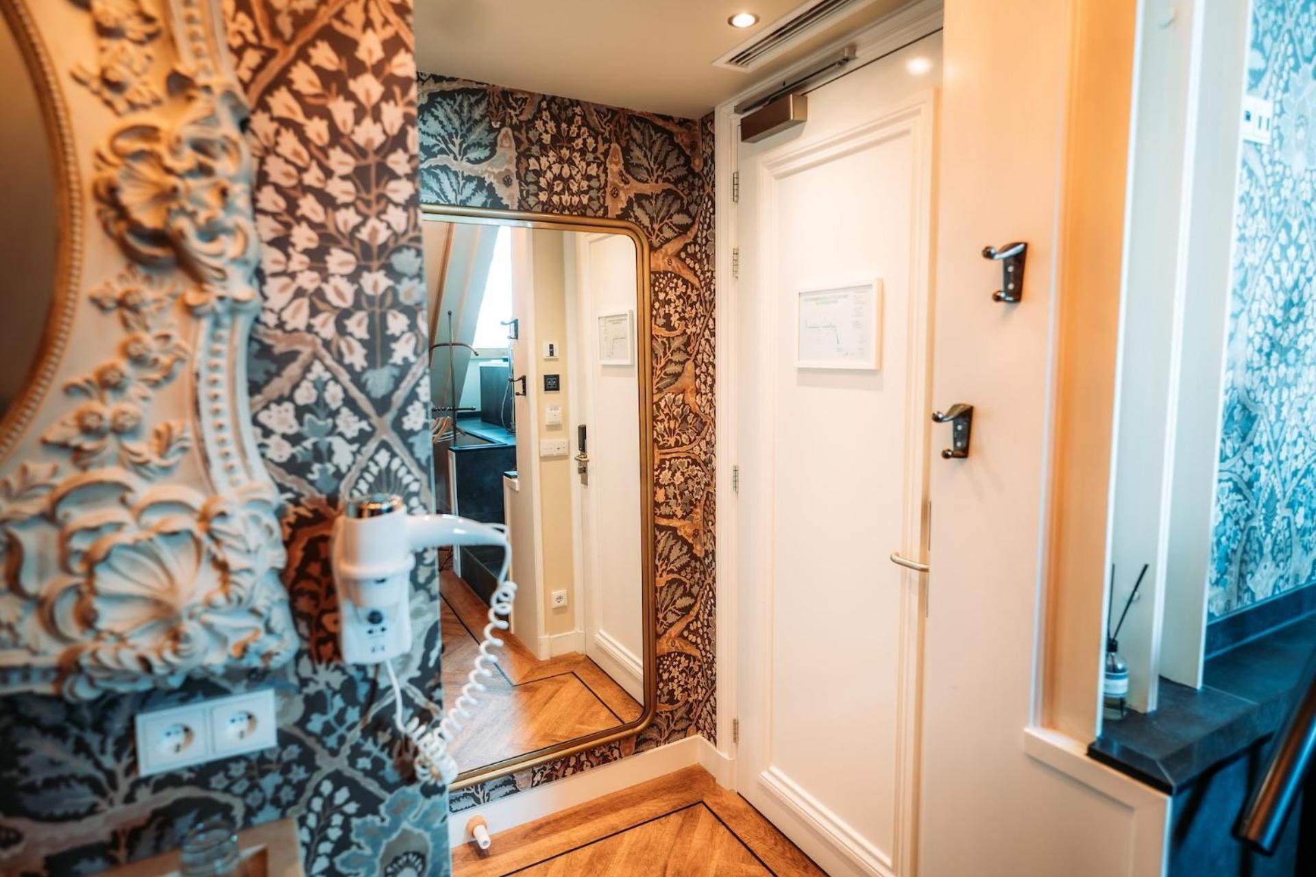 Superior King Suite