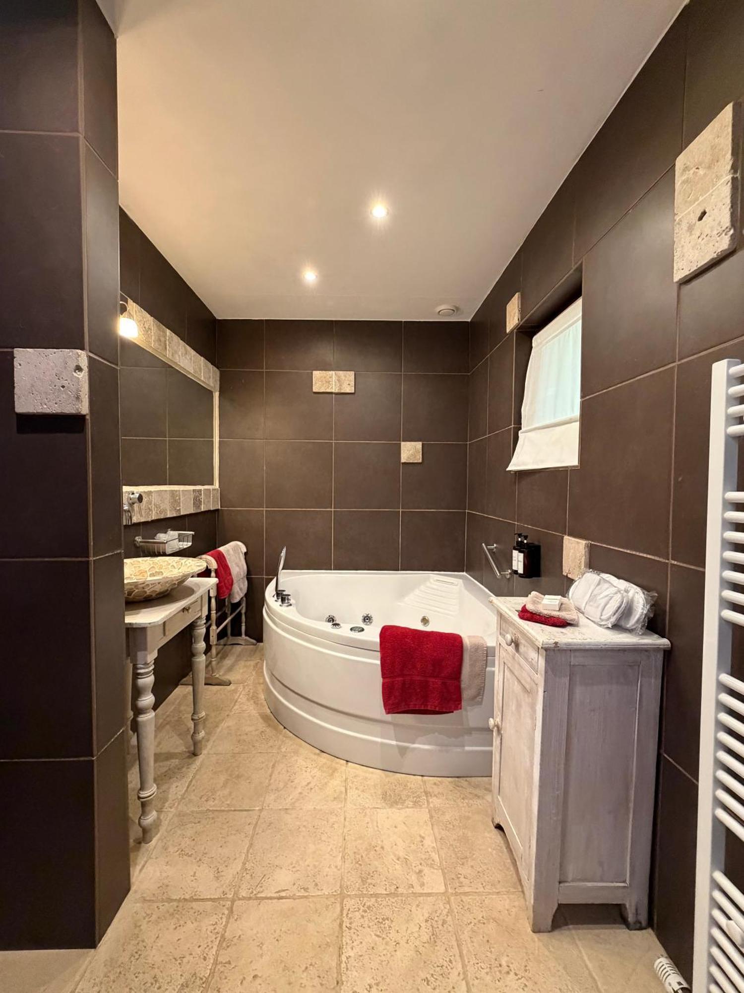 Queen Room Spa Bath