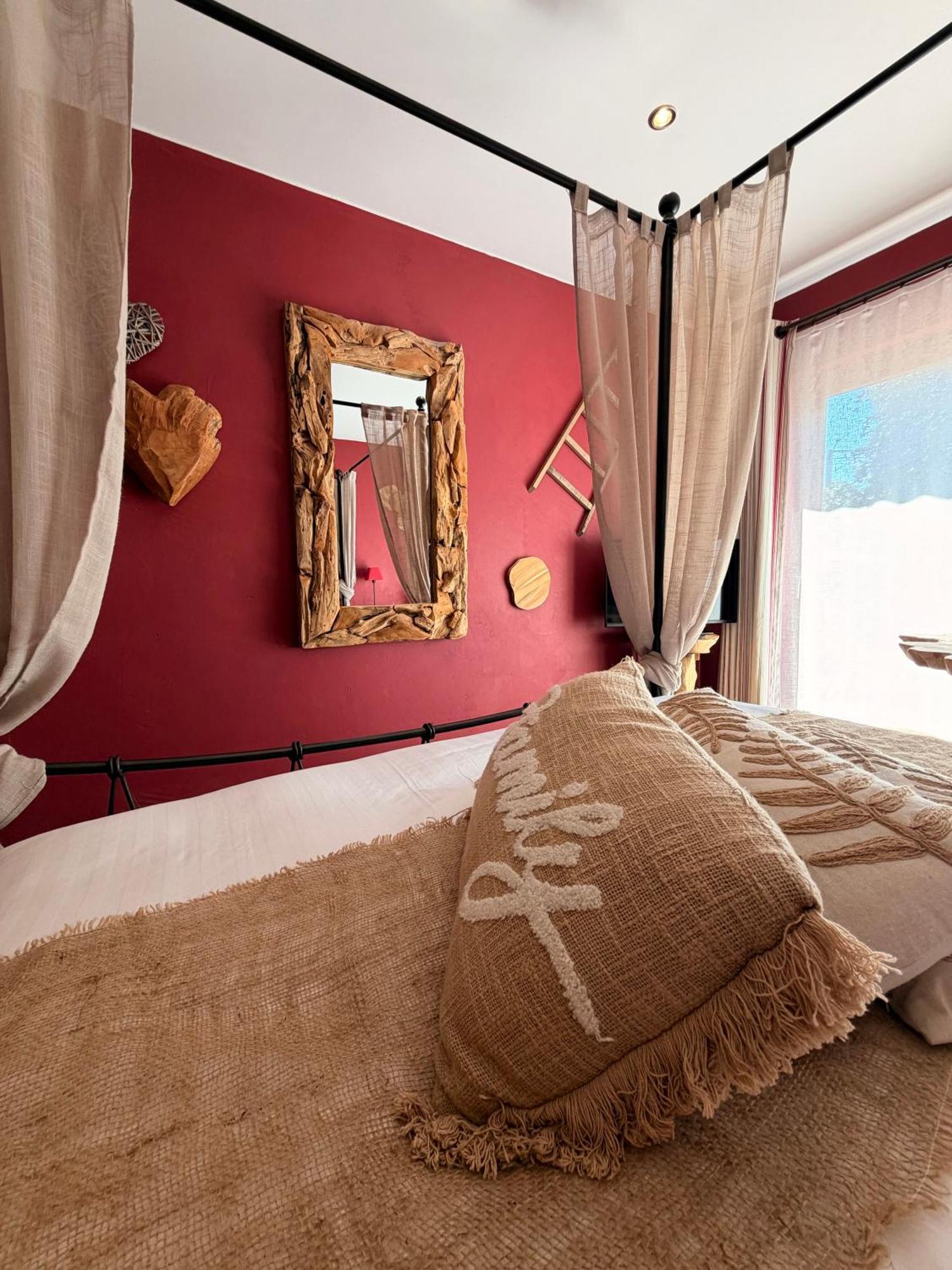 Deluxe Double Room Shower