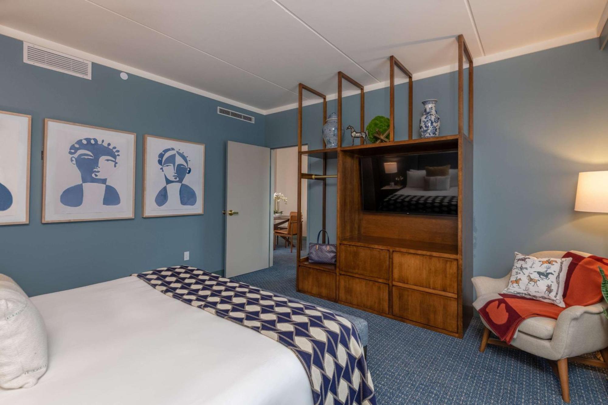 Corner Suite