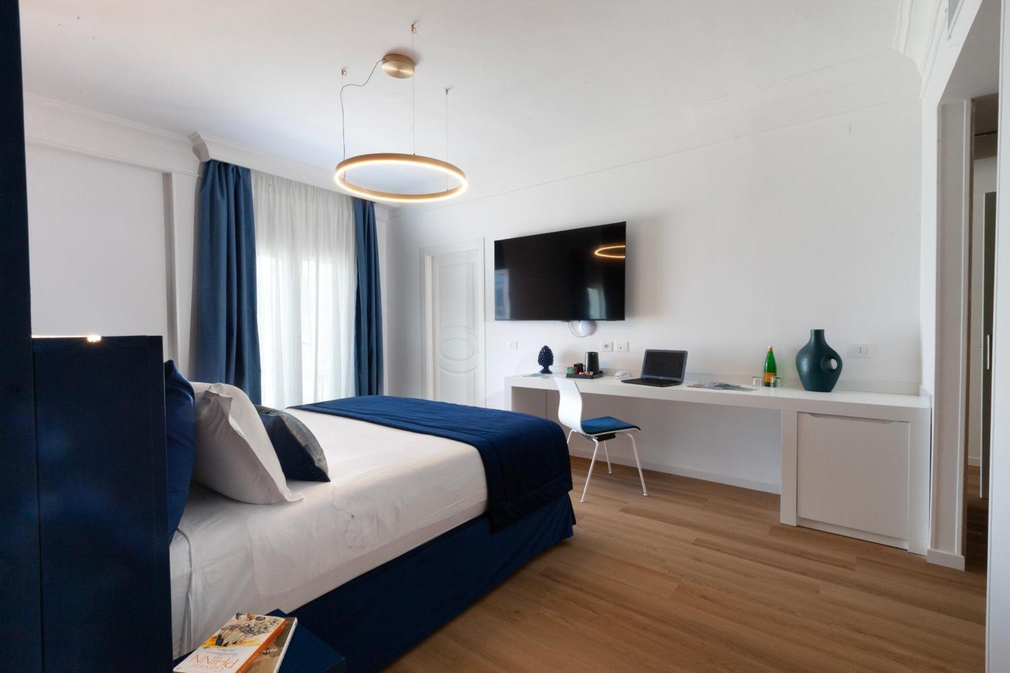 Double or Twin Room Sea View