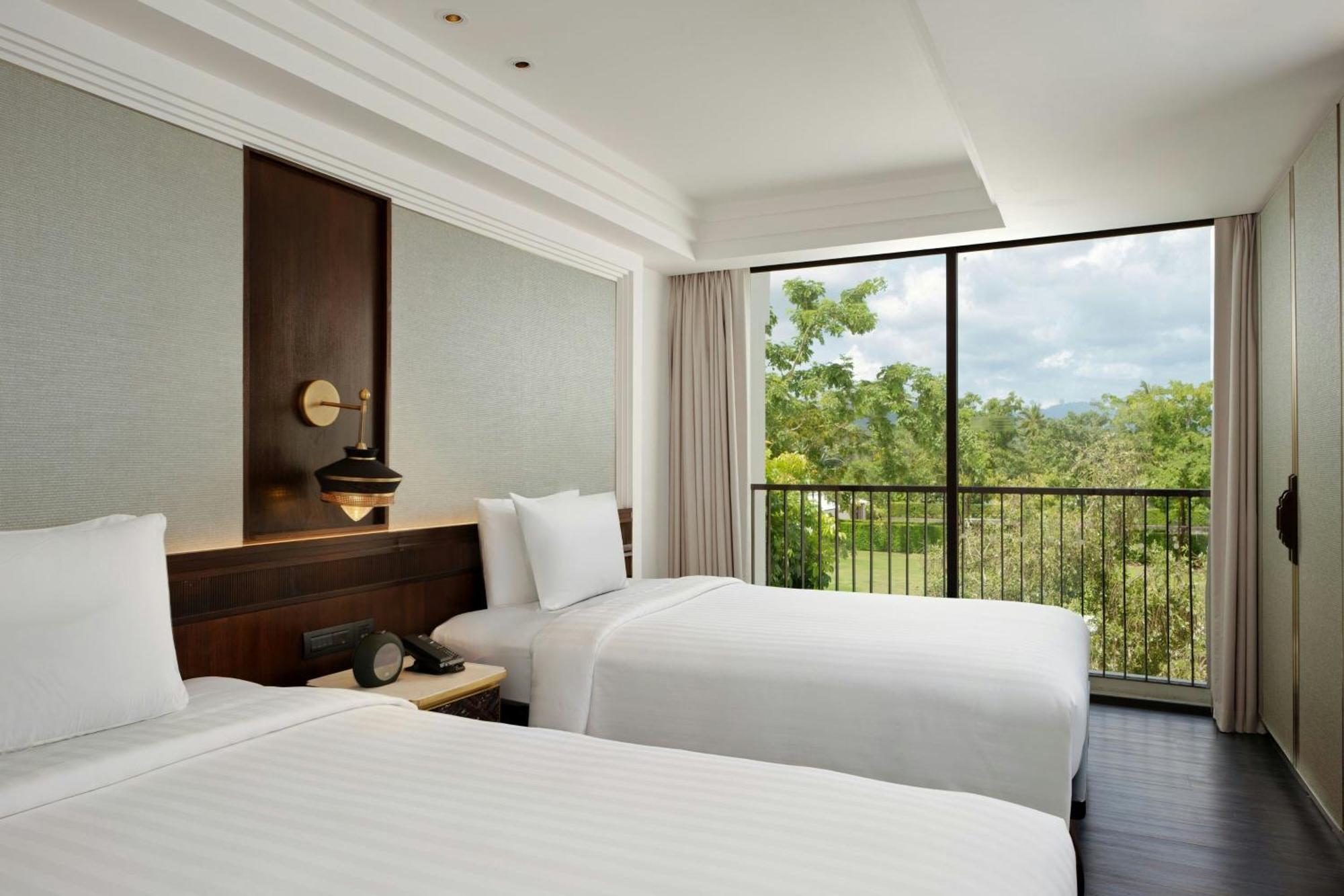 Two-Bedroom Apartment King Bed Two Twin Beds