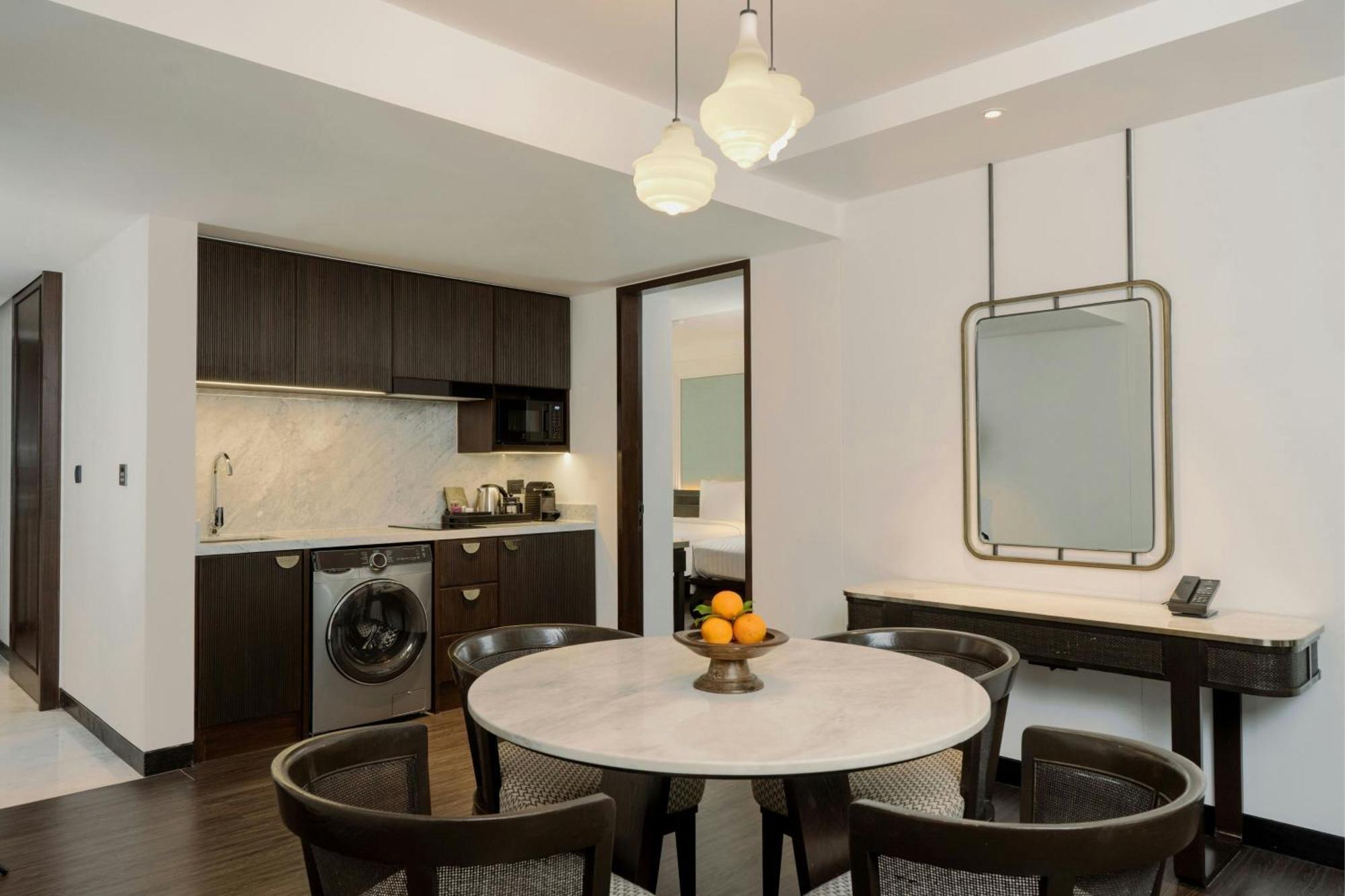 Two-Bedroom Apartment One King Bed Two Twin Beds
