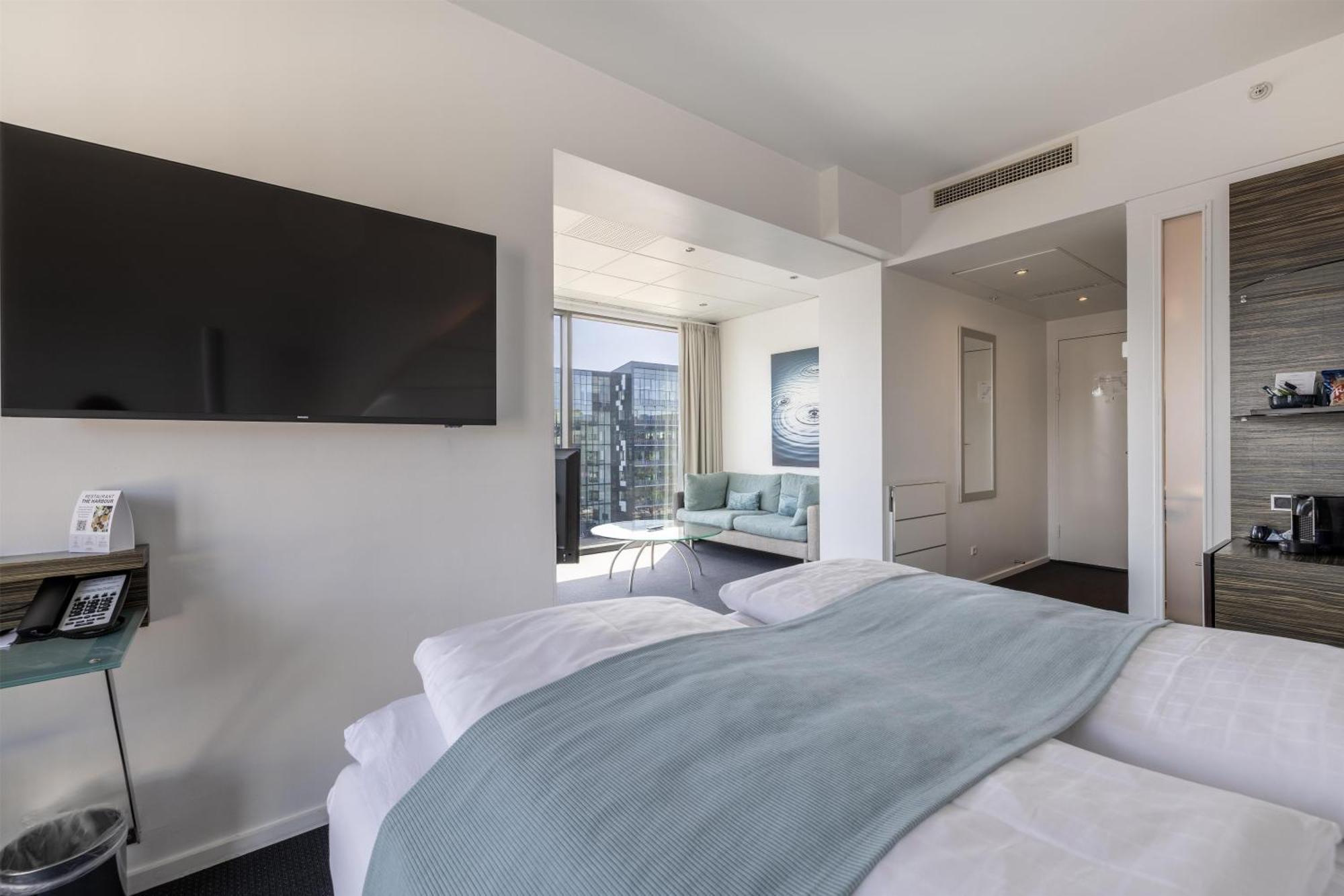 Suite w or Canal View & Lounge access